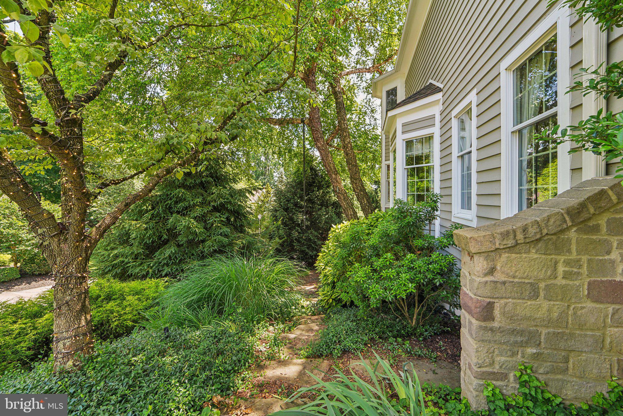 THE HILLSIDE AT SEMINARY - Residential