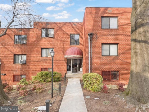Photo of 1581 N Colonial Terrace #201-X, ARLINGTON, VA 22209 (MLS # VAAR2080770)