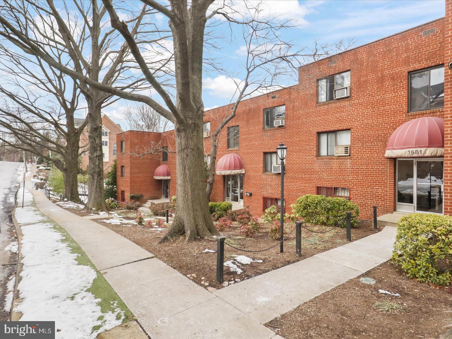 1581 N COLONIAL TERRACE 201-X