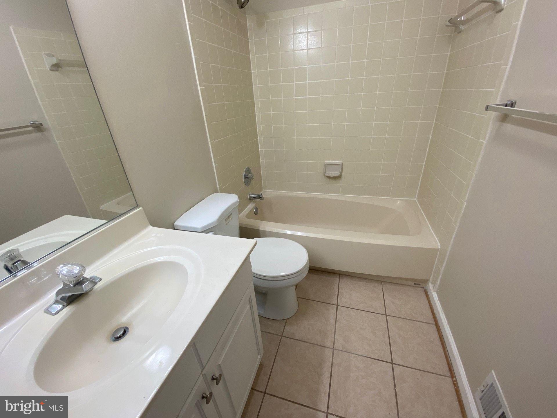 PARADISE - Residential Lease