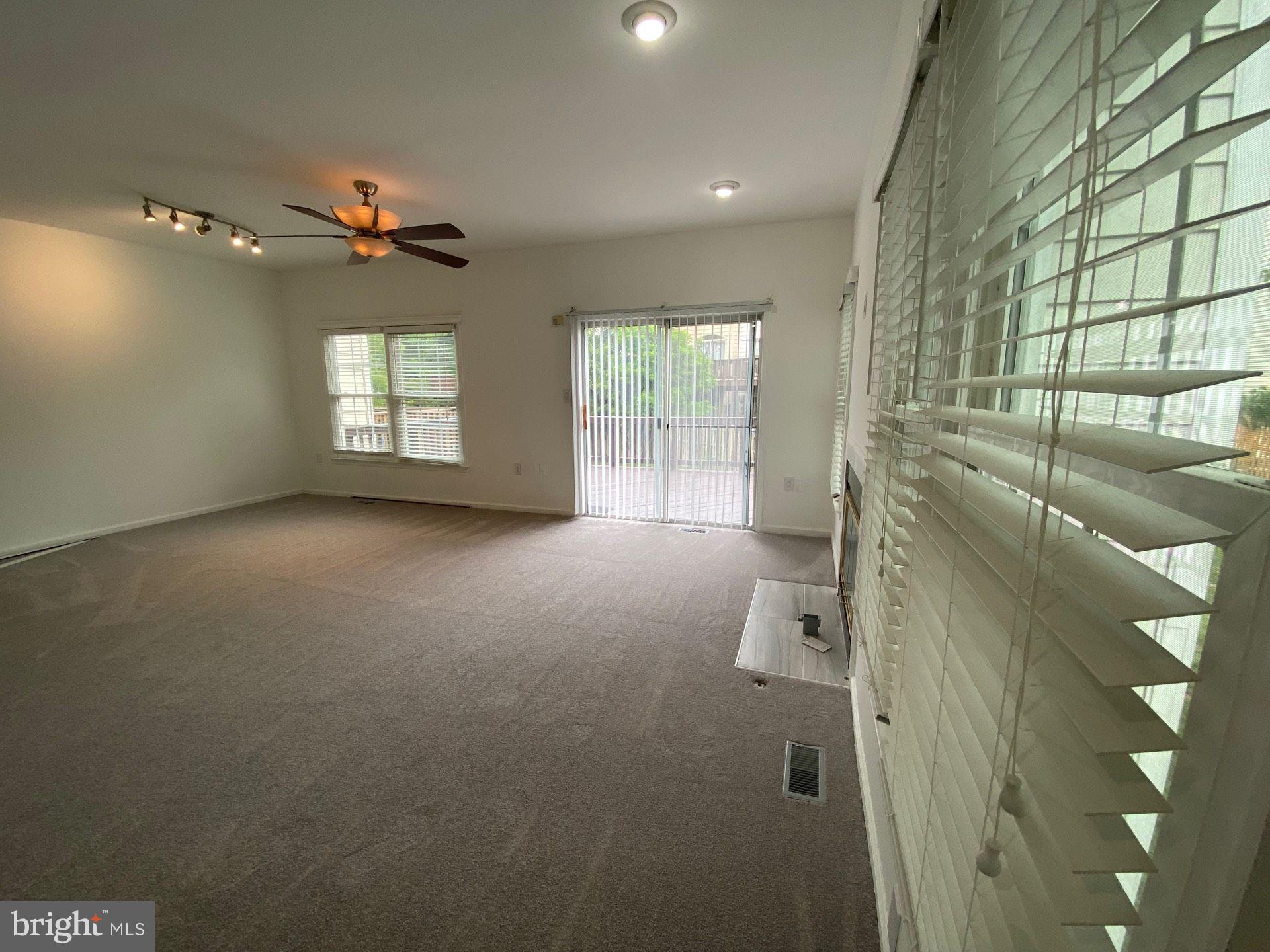 PARADISE - Residential Lease