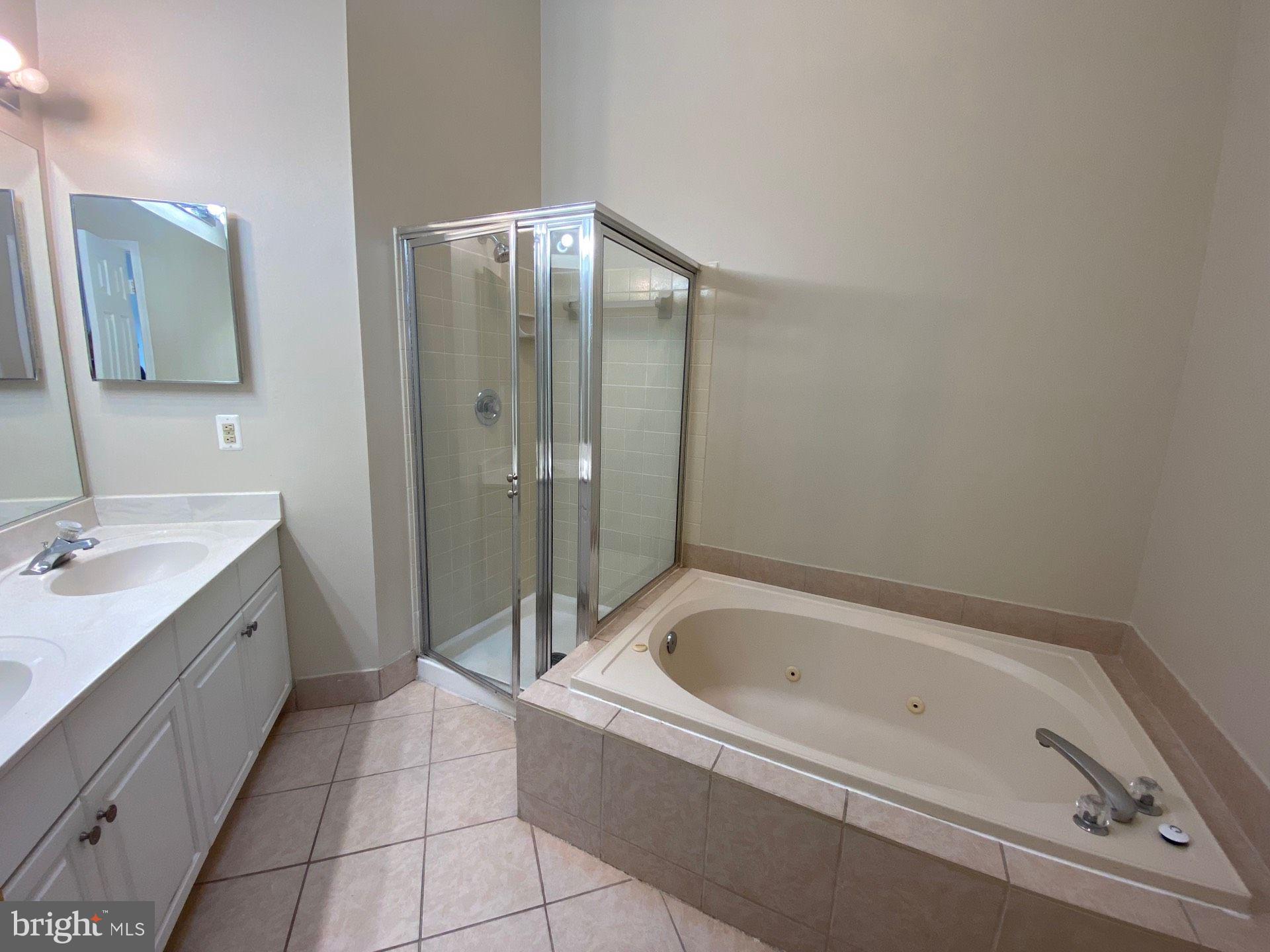 PARADISE - Residential Lease