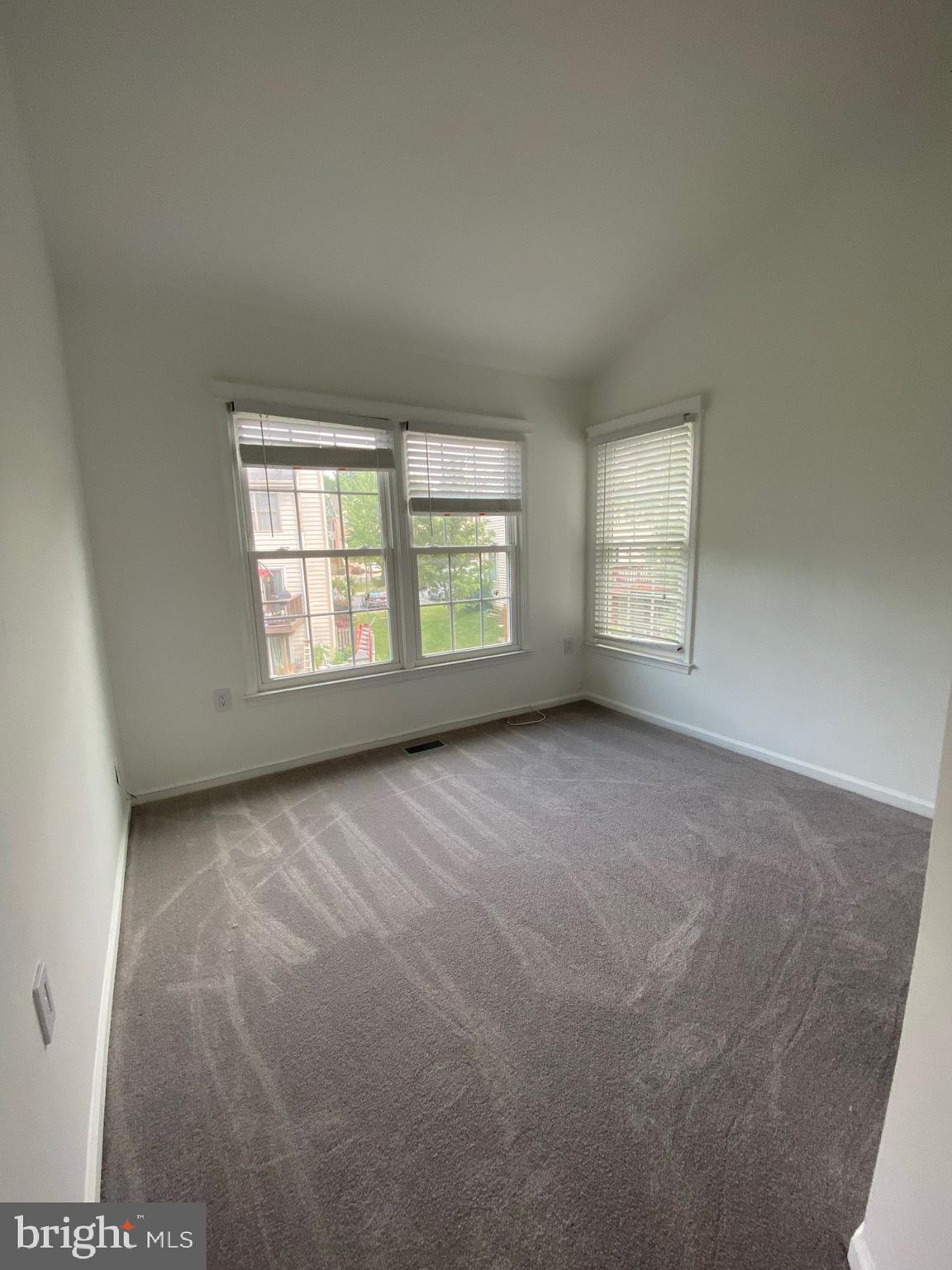 PARADISE - Residential Lease