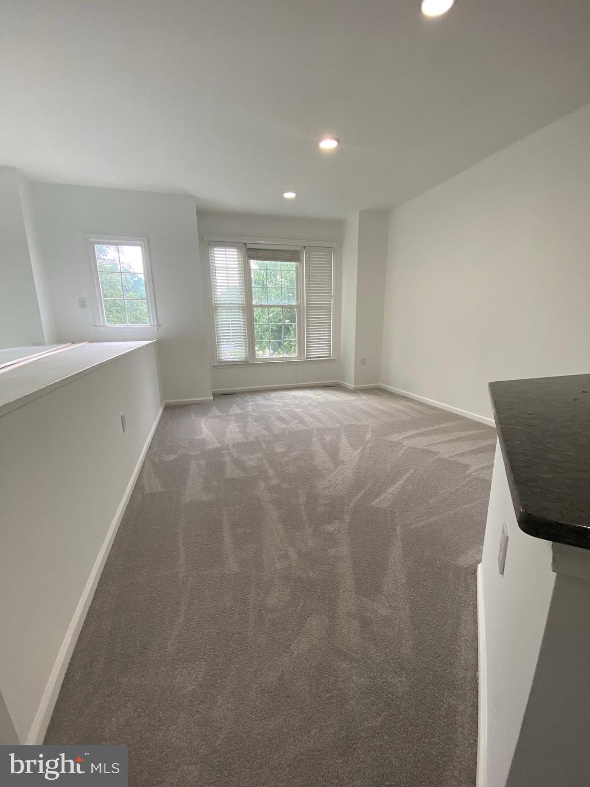 PARADISE - Residential Lease