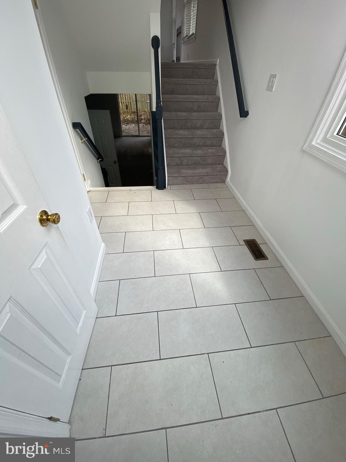 PARADISE - Residential Lease