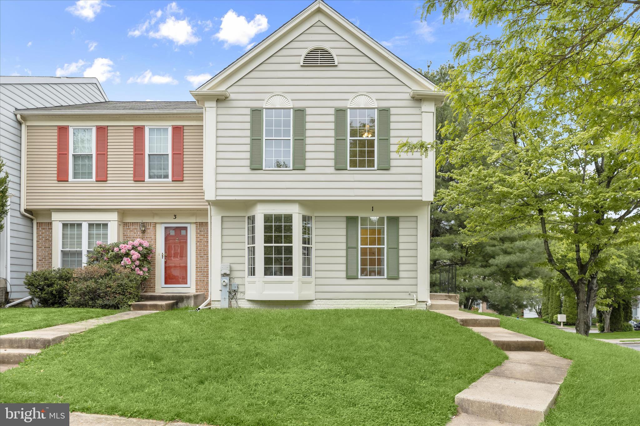 1 WOODHOLLOW COURT