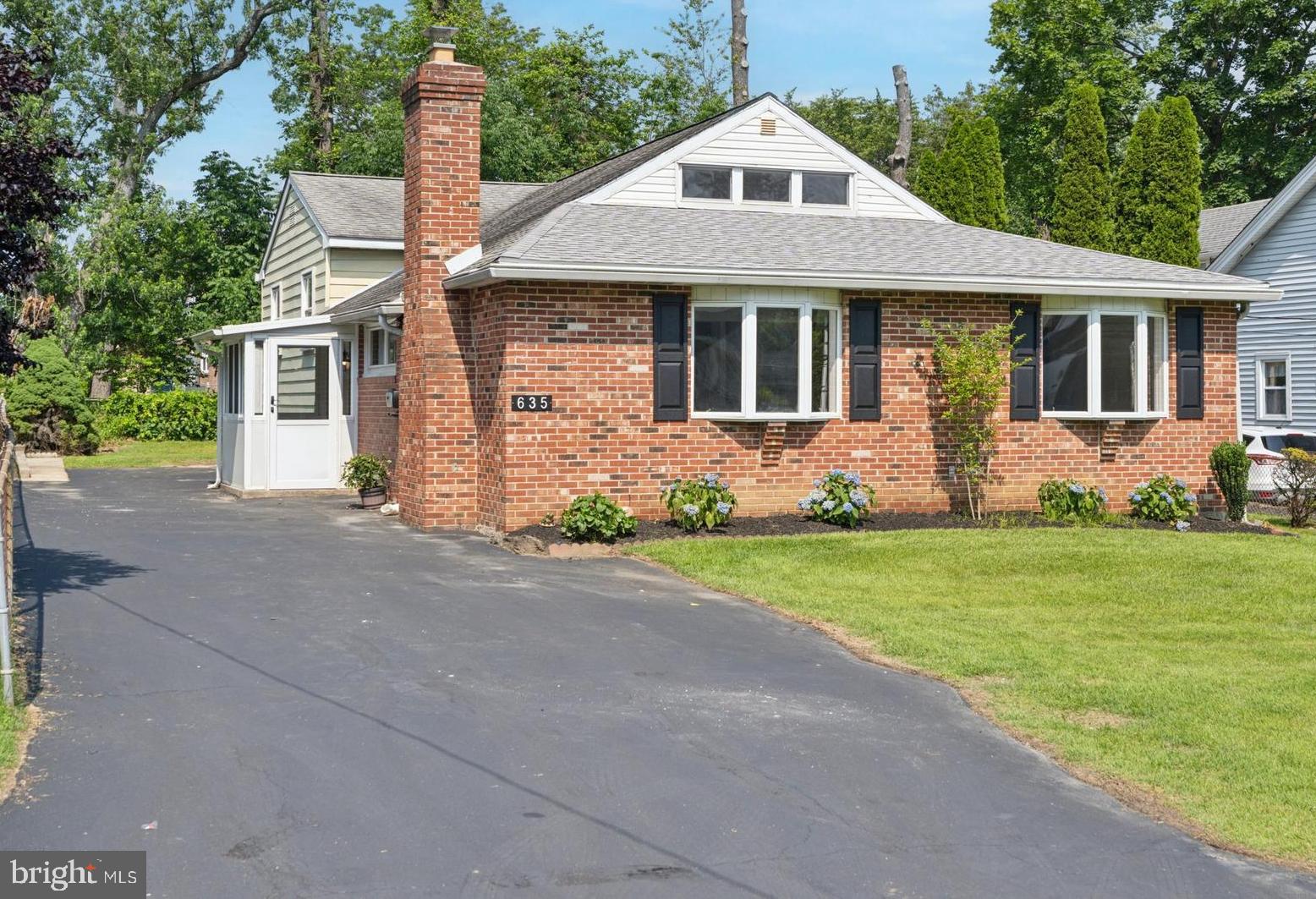 Refreshed and Updated Expanded Split with Great room addition. Located in the Bon Air section of Haverford School District. Great room with exposed stone, wood beams and gas brick fireplace. Brand new kitchen with white shaker cabinets, stone countertops and island, along with new stainless appliances. Refinished hardwood floors on entire first floor. Five steps up to 3 bedrooms and a brand new hall bath.
A few more steps up to the 4th bedroom/office/guest room with ample storage space. The finished lower level has another family room, brand new full bath, laundry room and tons of storage space. Level backyard with patio. Other updates include new drywall, front roof, water heater, plumbing, recessed lighting, doors freshly painted, all new lighting/ceiling fans and a lot more. Walk to Manoa Ele., Starbucks, restaurants, Steel/Hilltop ball fields and more. Come take a look!