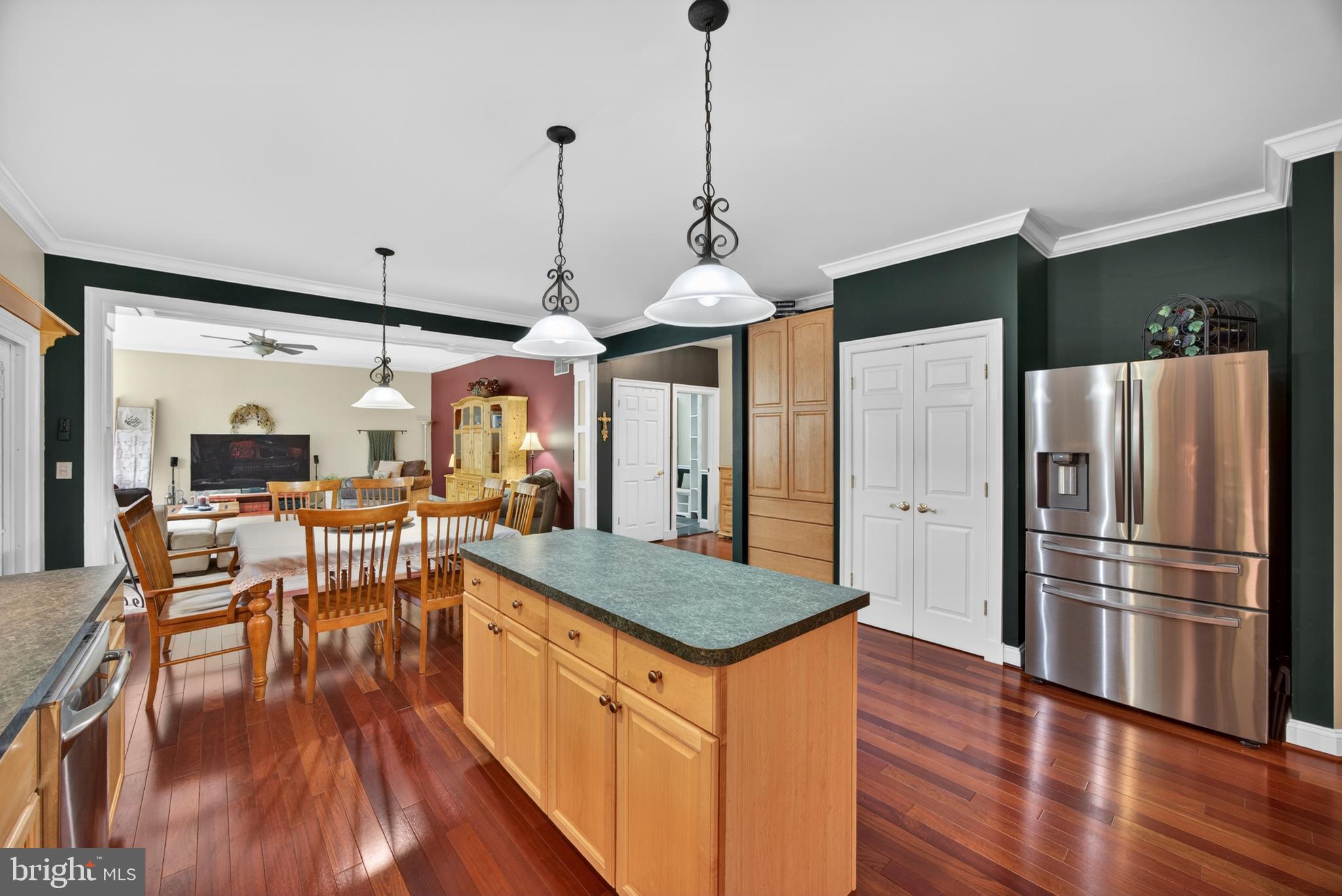 WOODSYDE ESTATES - Residential