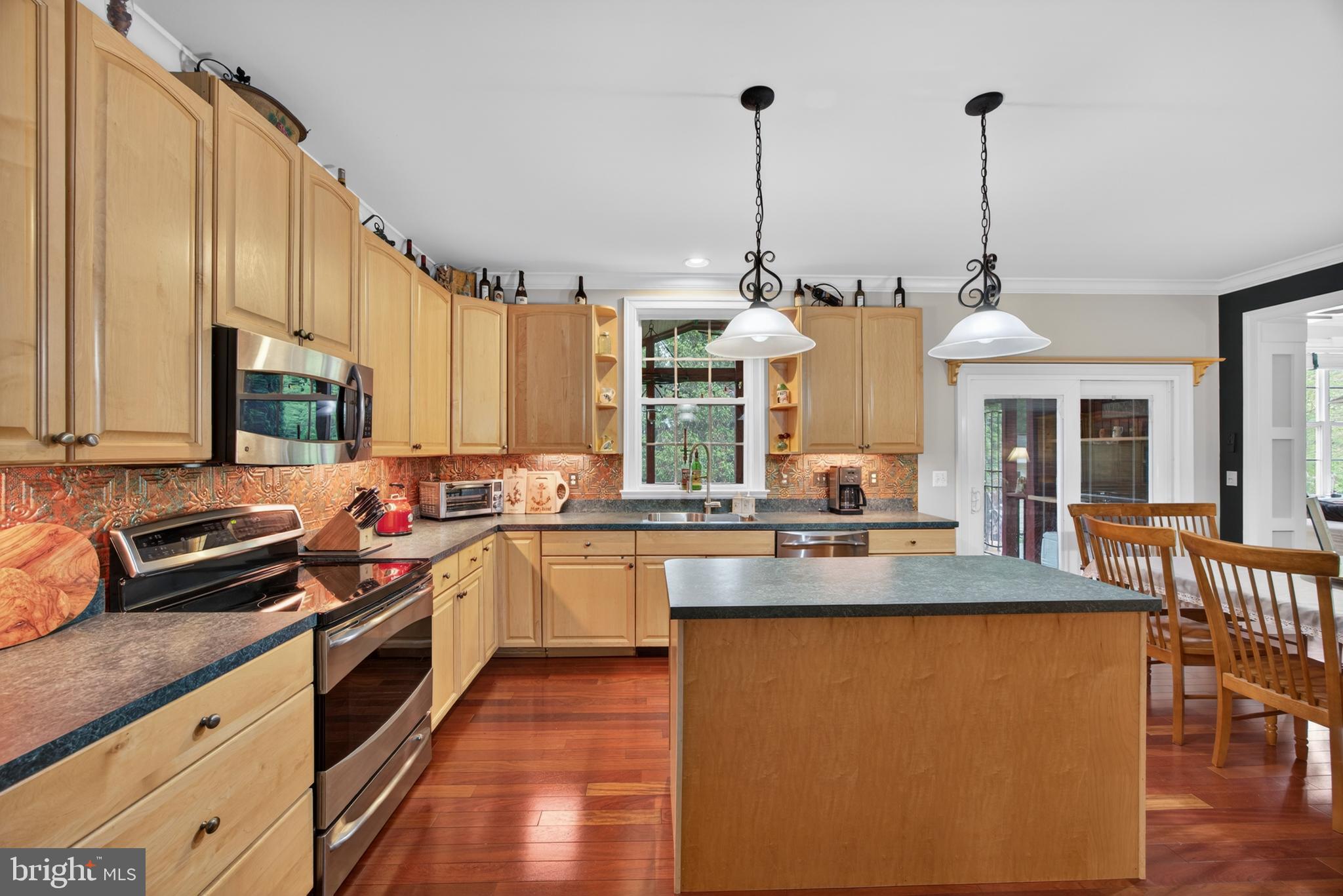 WOODSYDE ESTATES - Residential