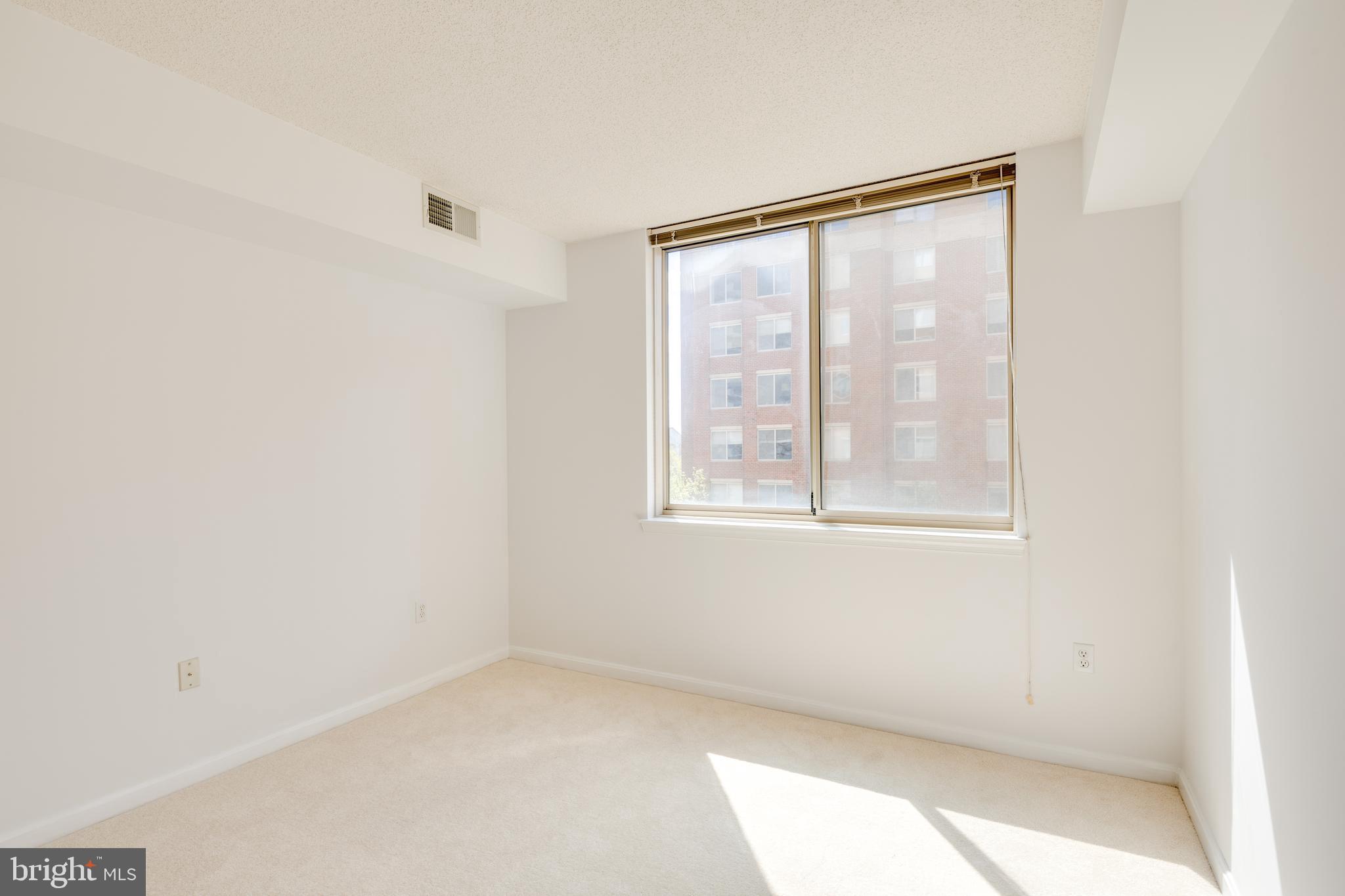 LEXINGTON SQUARE - Residential Lease