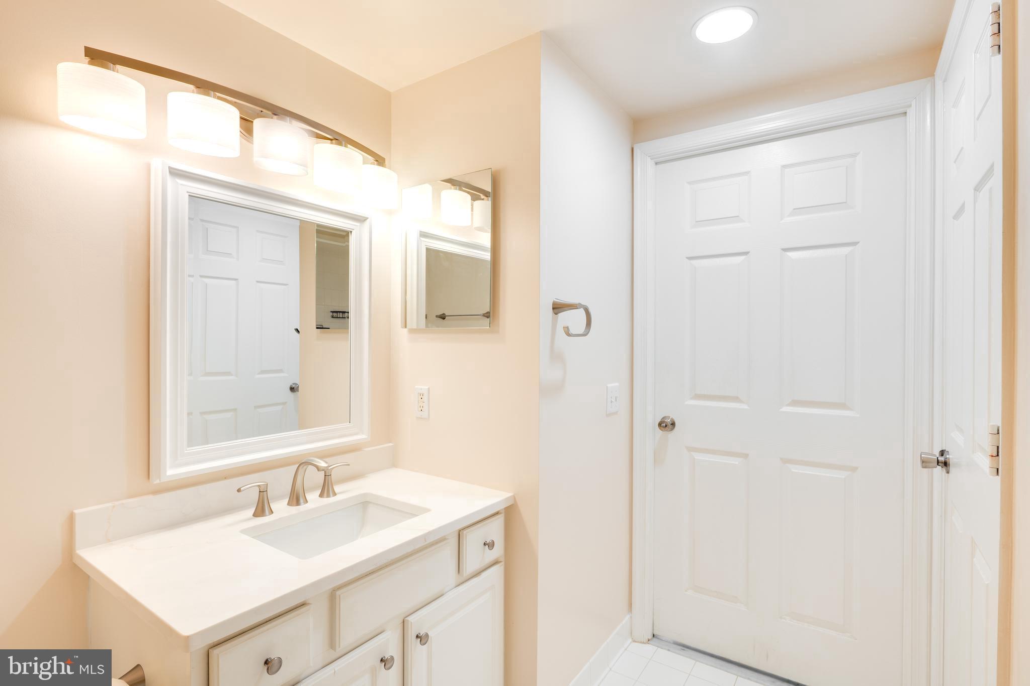 LEXINGTON SQUARE - Residential Lease