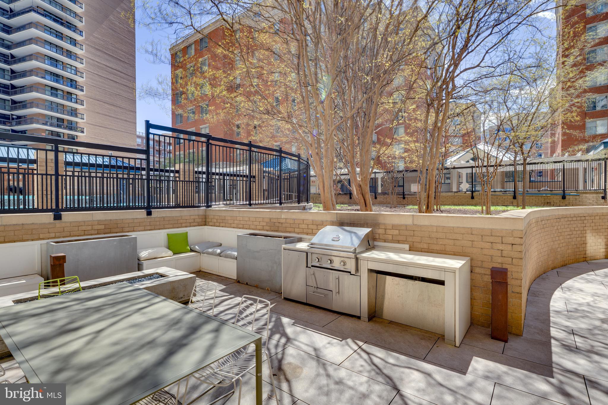 LEXINGTON SQUARE - Residential Lease