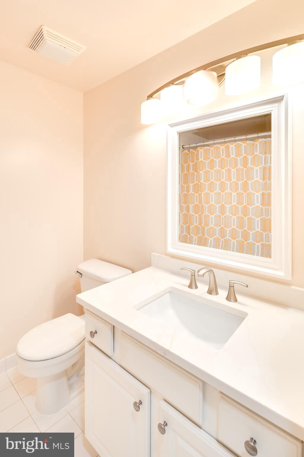 LEXINGTON SQUARE - Residential Lease