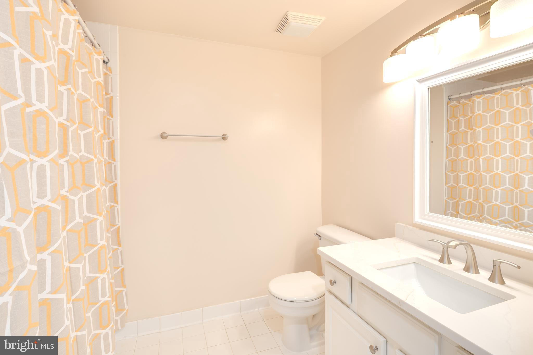 LEXINGTON SQUARE - Residential Lease