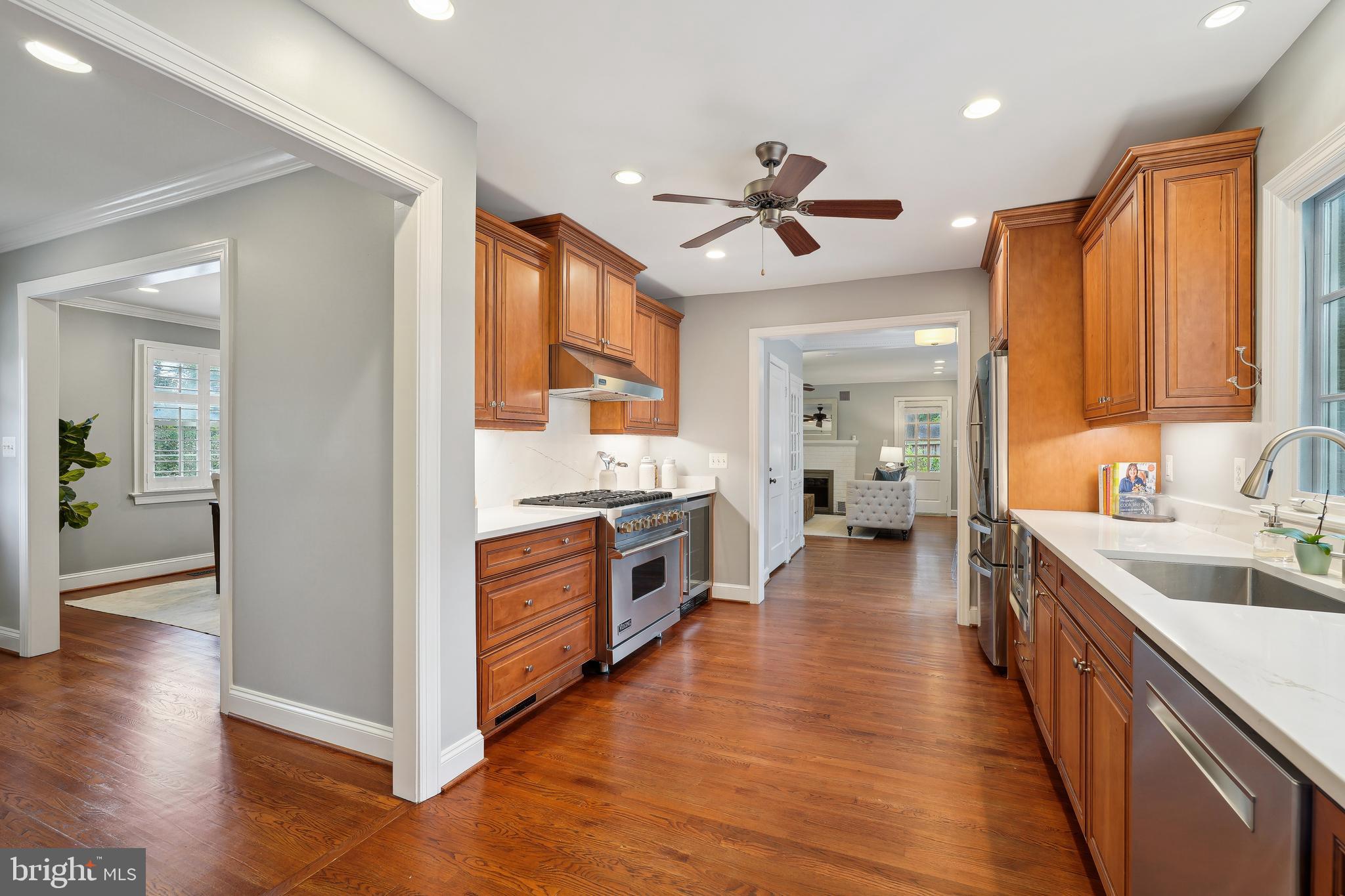 COUNTRY CLUB - Residential