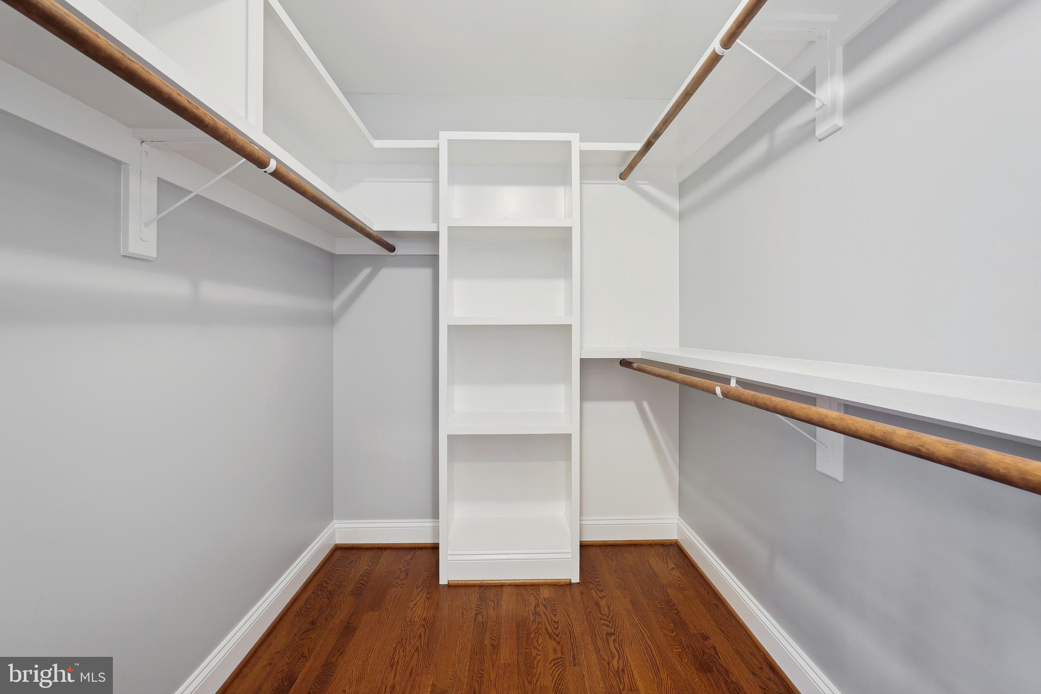 COUNTRY CLUB - Residential