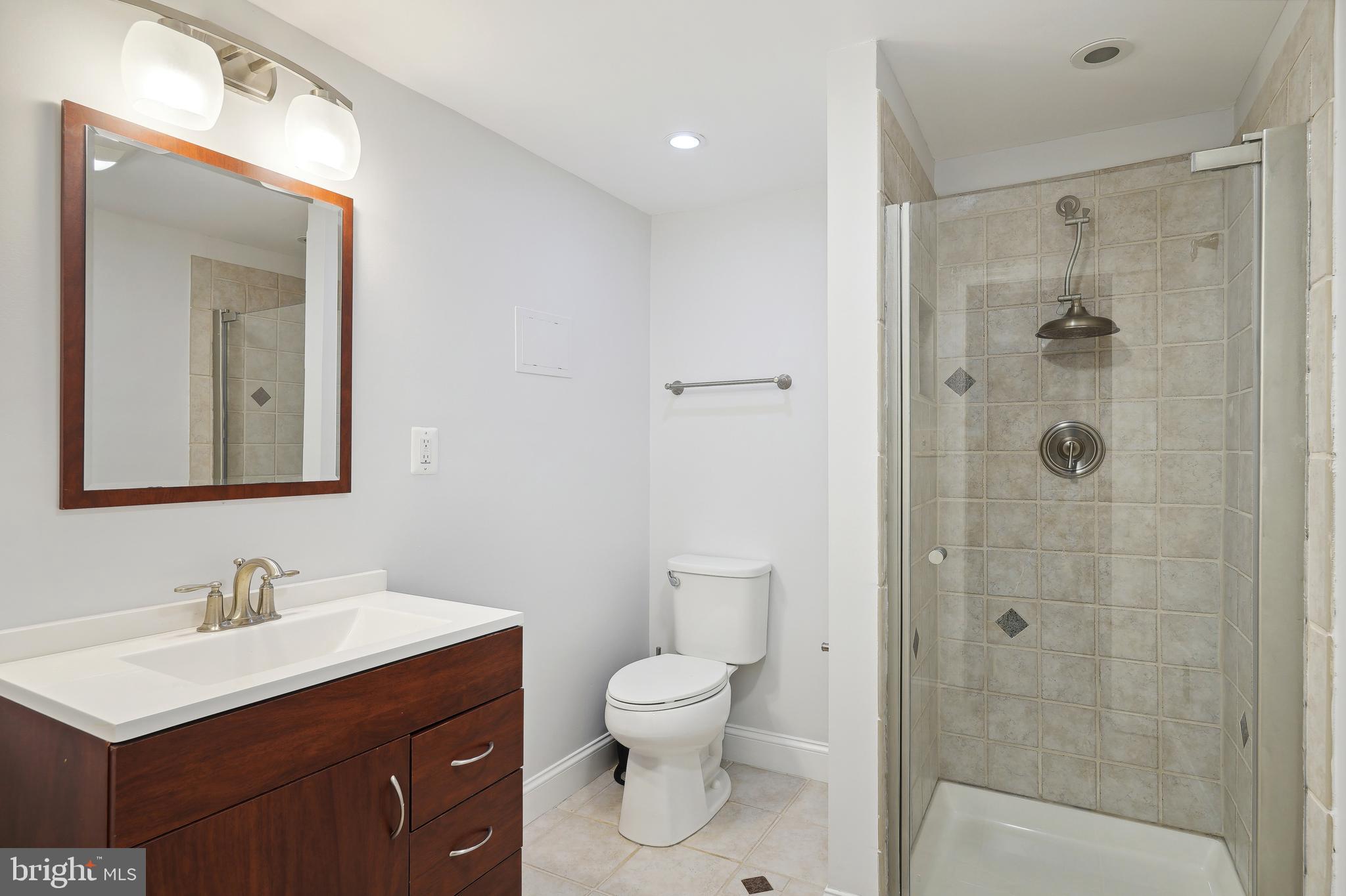 COUNTRY CLUB - Residential