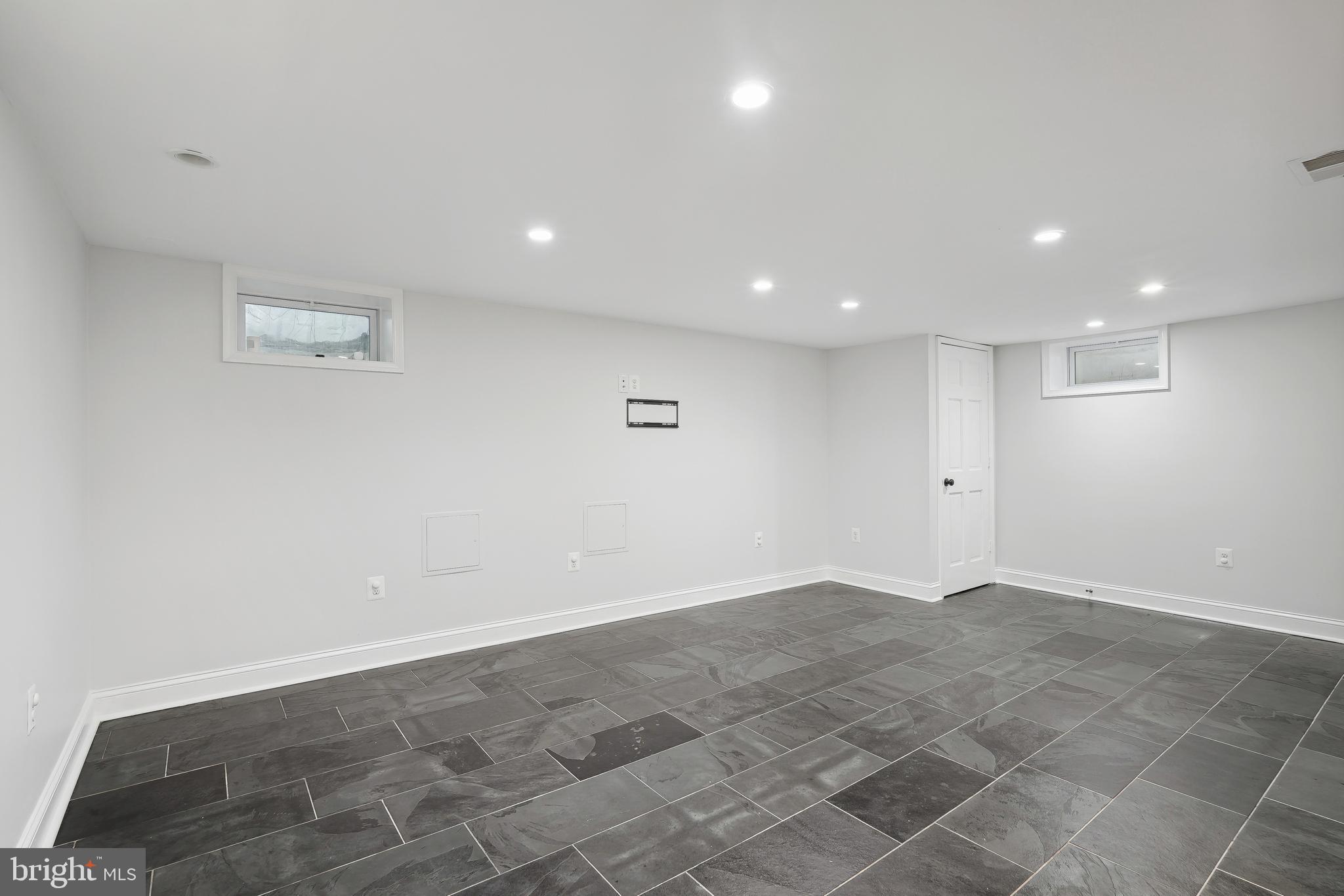 COUNTRY CLUB - Residential