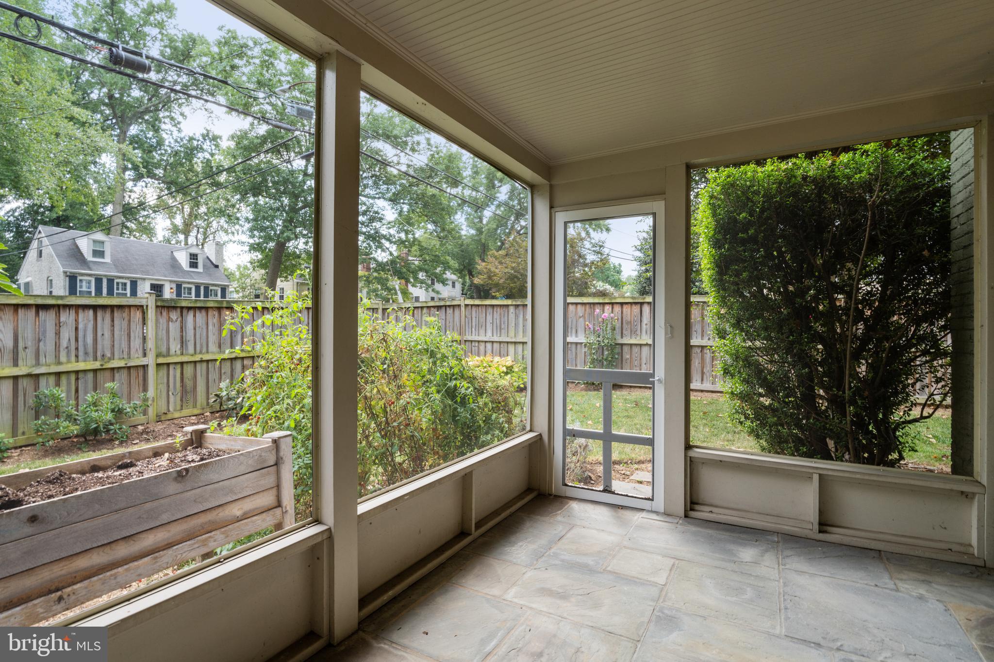 COUNTRY CLUB - Residential