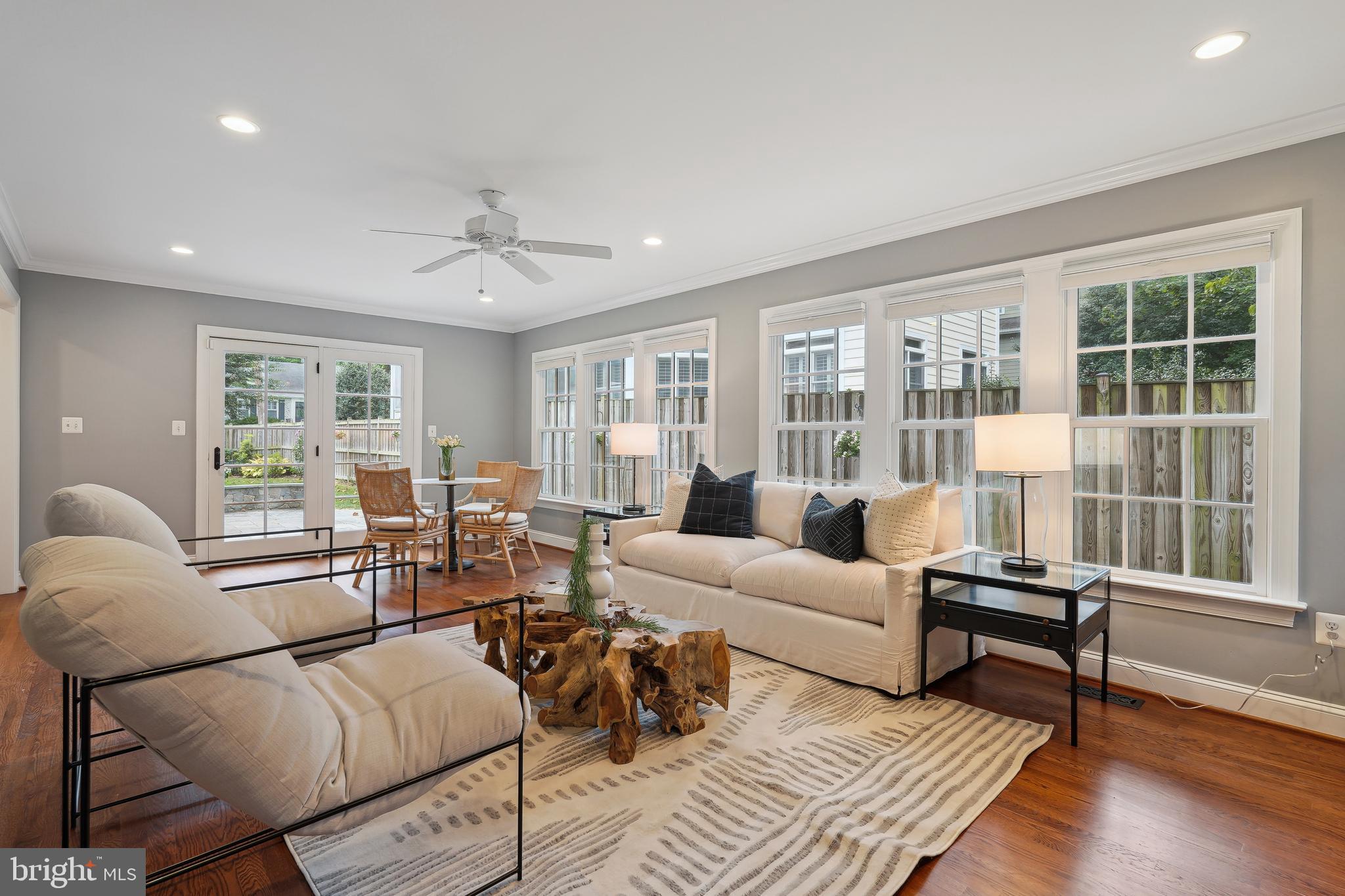 COUNTRY CLUB - Residential