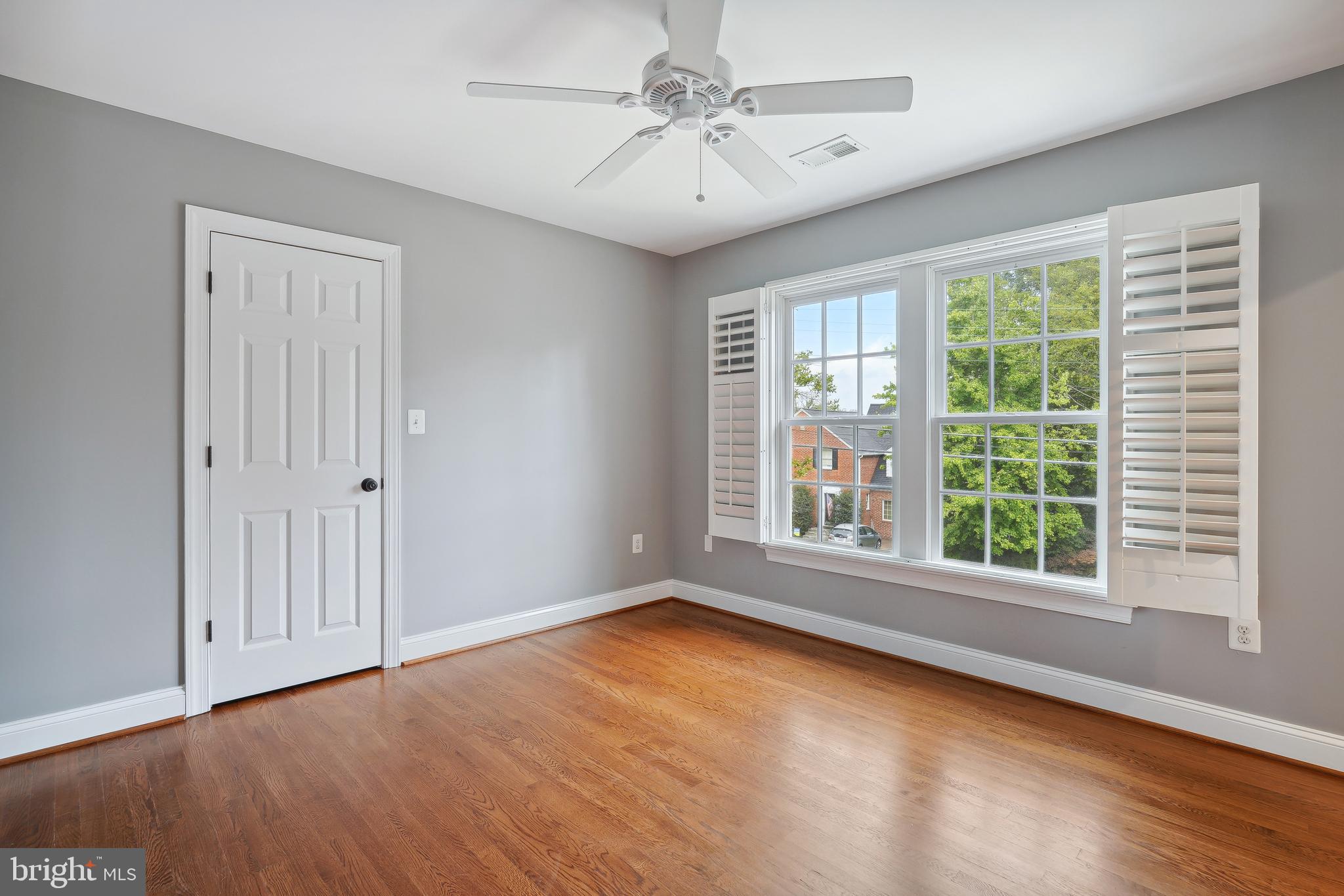 COUNTRY CLUB - Residential