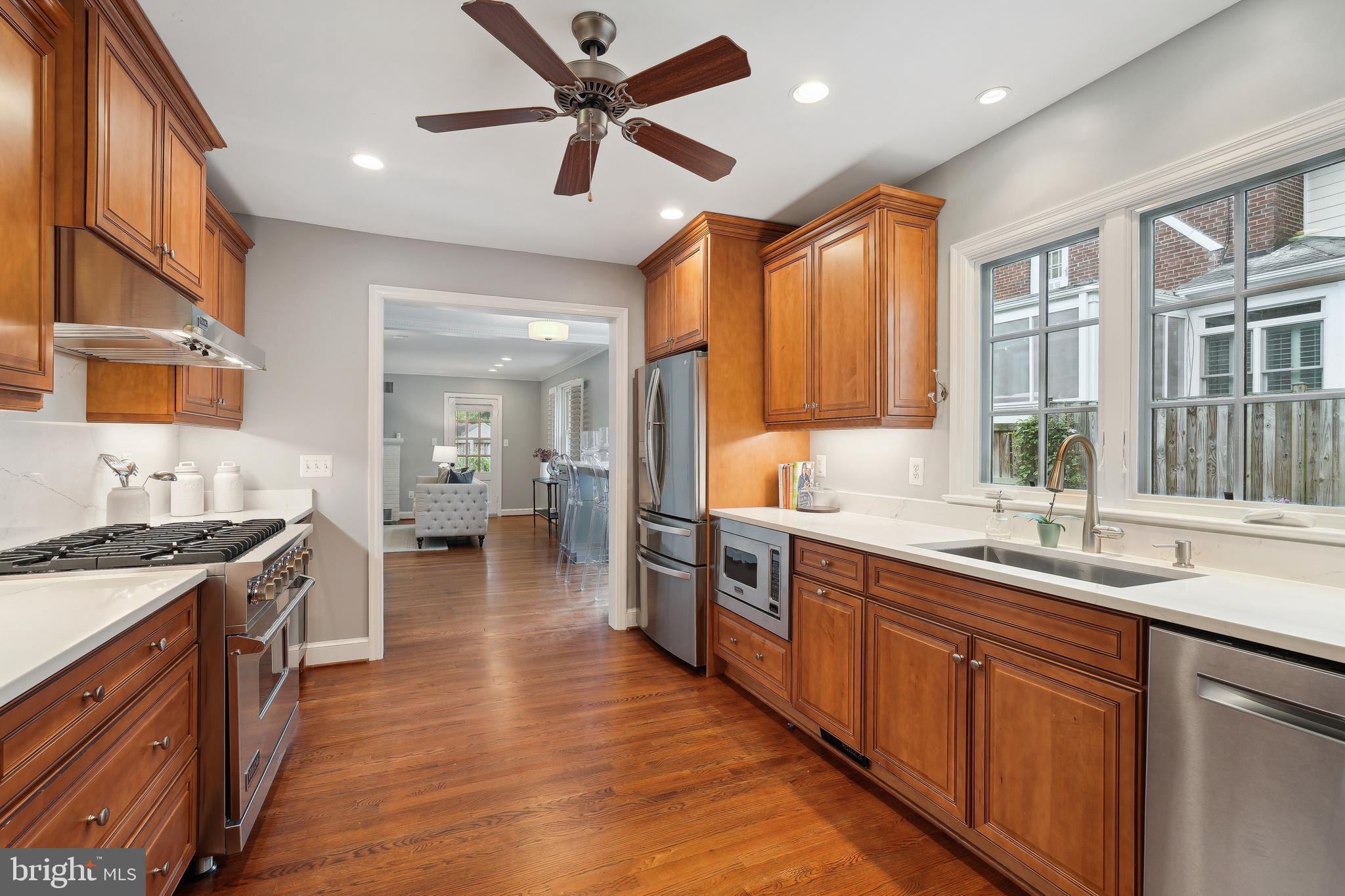 COUNTRY CLUB - Residential