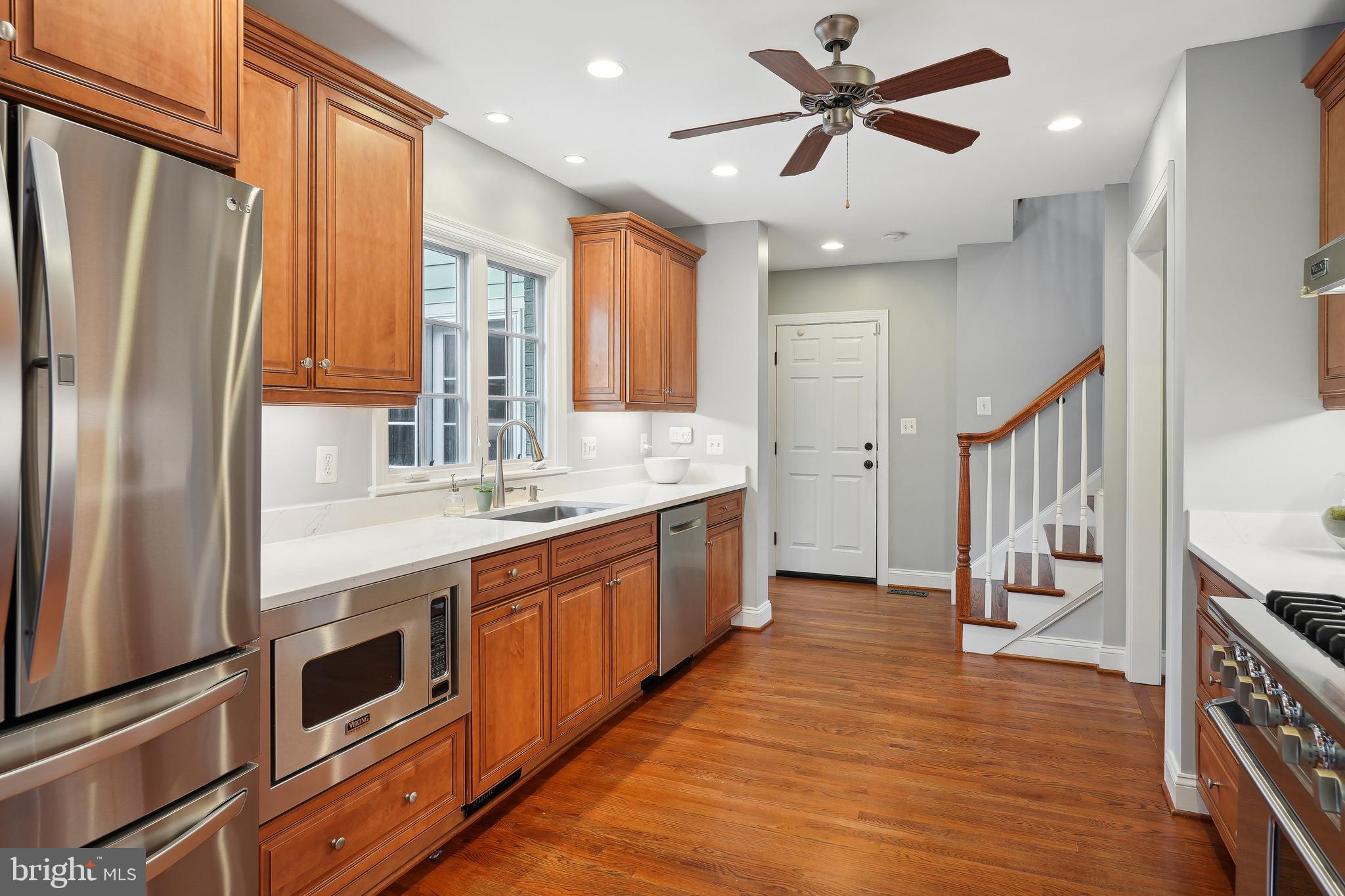 COUNTRY CLUB - Residential