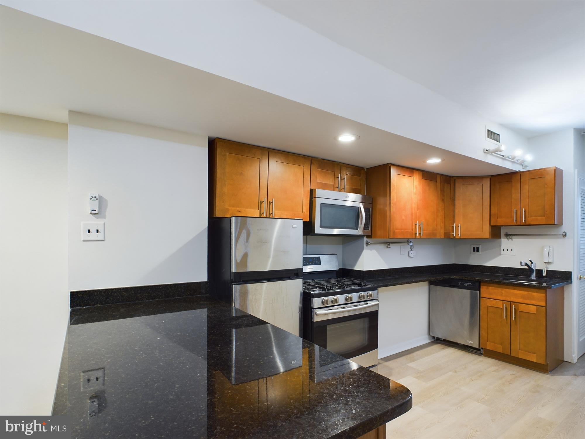 OLD CITY - Commercial Sale