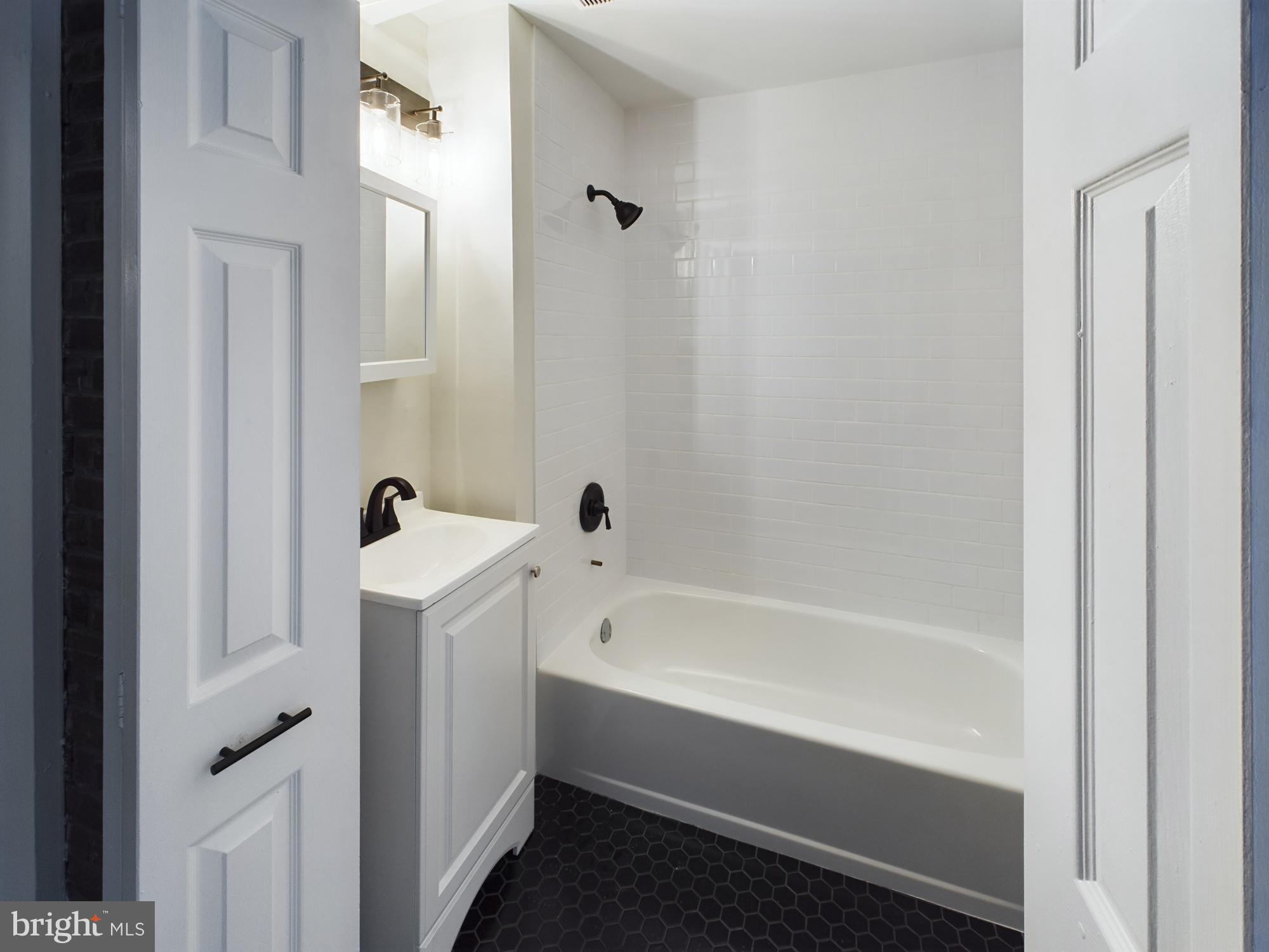 OLD CITY - Commercial Sale