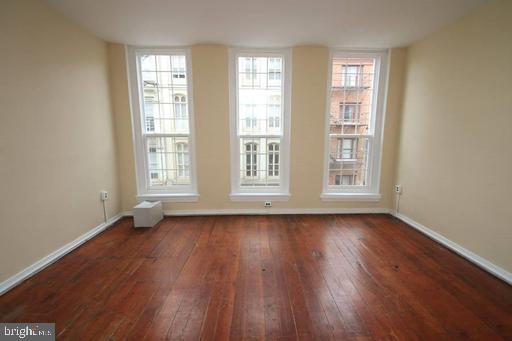 OLD CITY - Commercial Sale