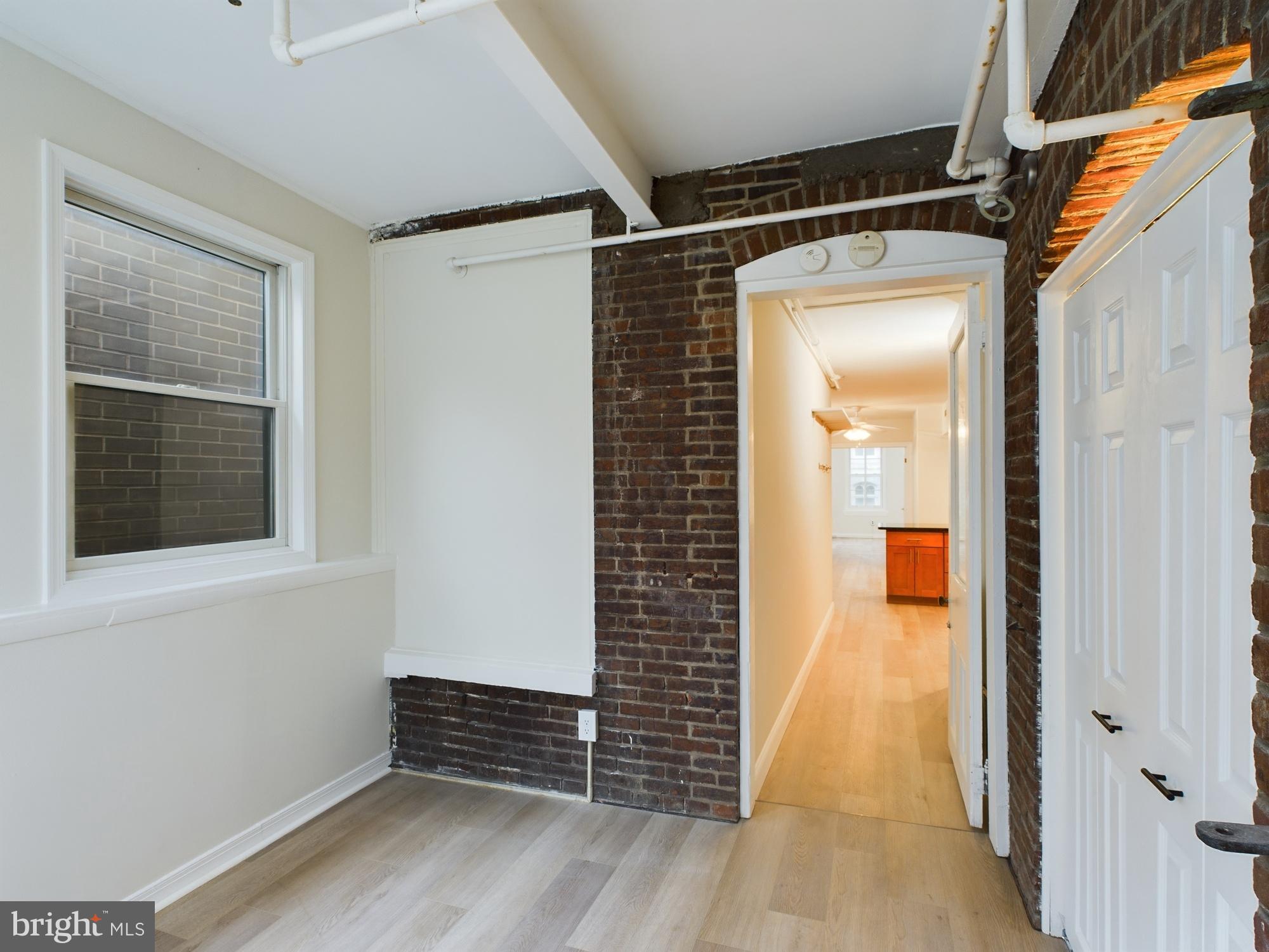 OLD CITY - Commercial Sale