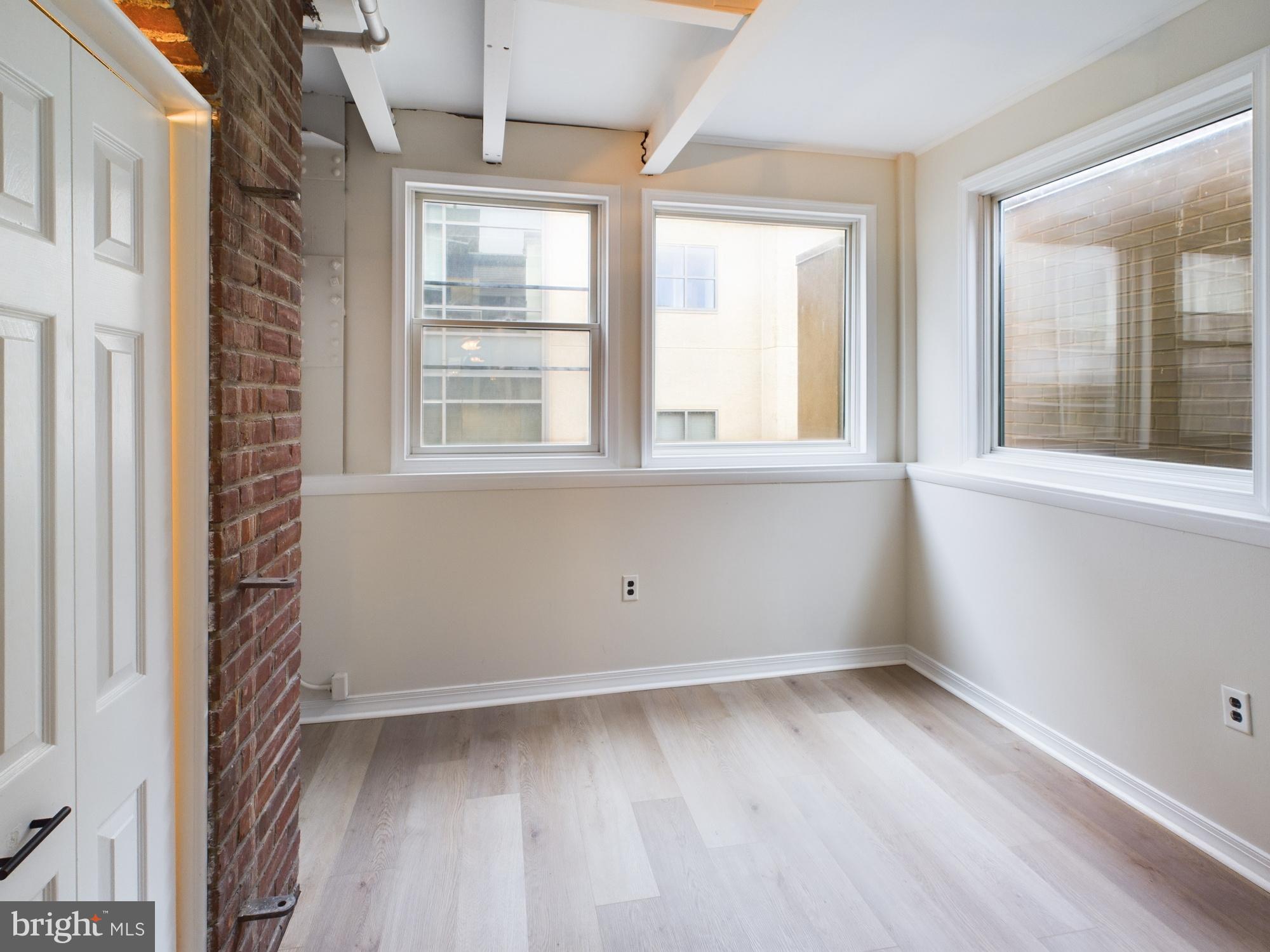 OLD CITY - Commercial Sale