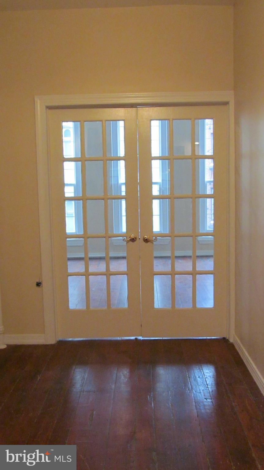 OLD CITY - Commercial Sale