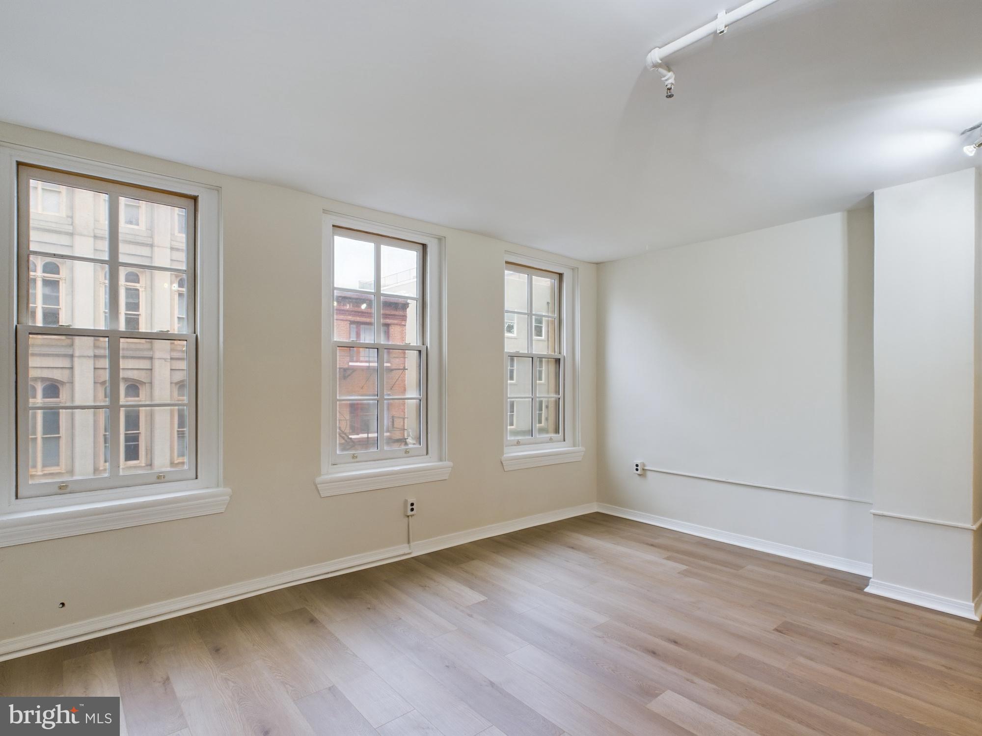 OLD CITY - Commercial Sale