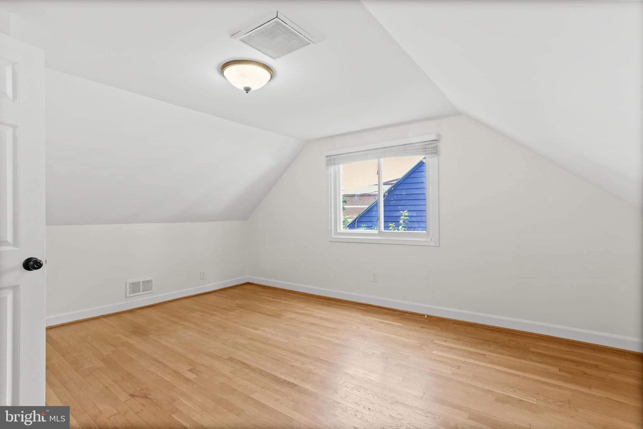 SILVER SPRING - Residential Lease