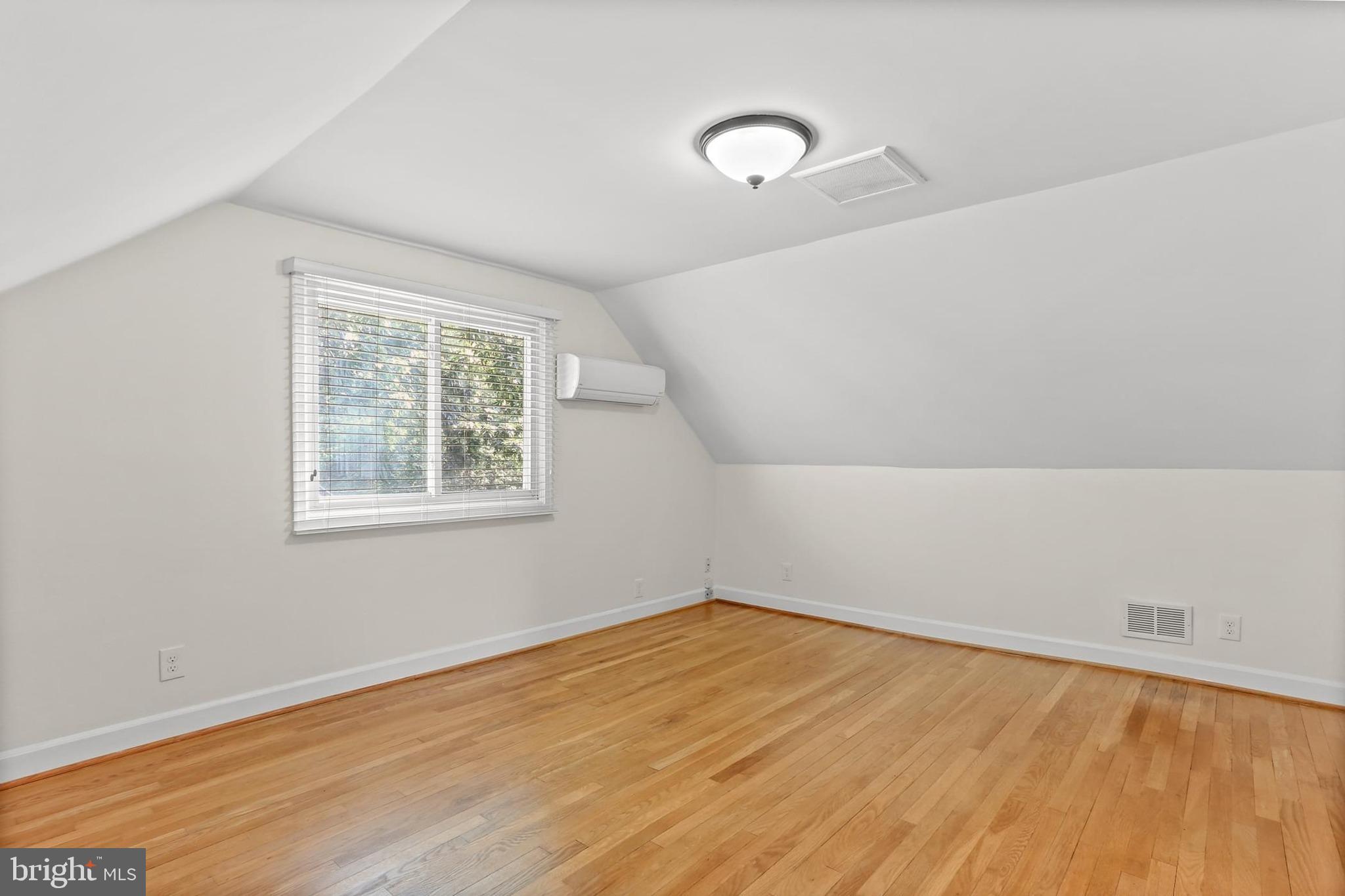 SILVER SPRING - Residential Lease