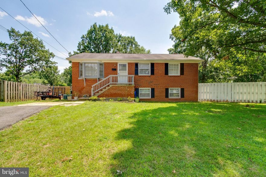 LOOKIN' GOOD IN THE NEIGHBORHOOD! Set in an ultra-convenient location, close to a full range of local amenities. Upon entering this home, immediate attention is drawn to the warm and relaxed feel. Enjoy the large deck in fenced in backyard. Basement finished for further entertainment or movie night!