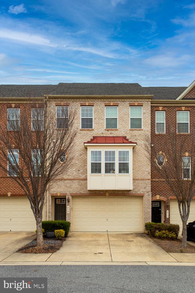 915 HALL STATION DRIVE