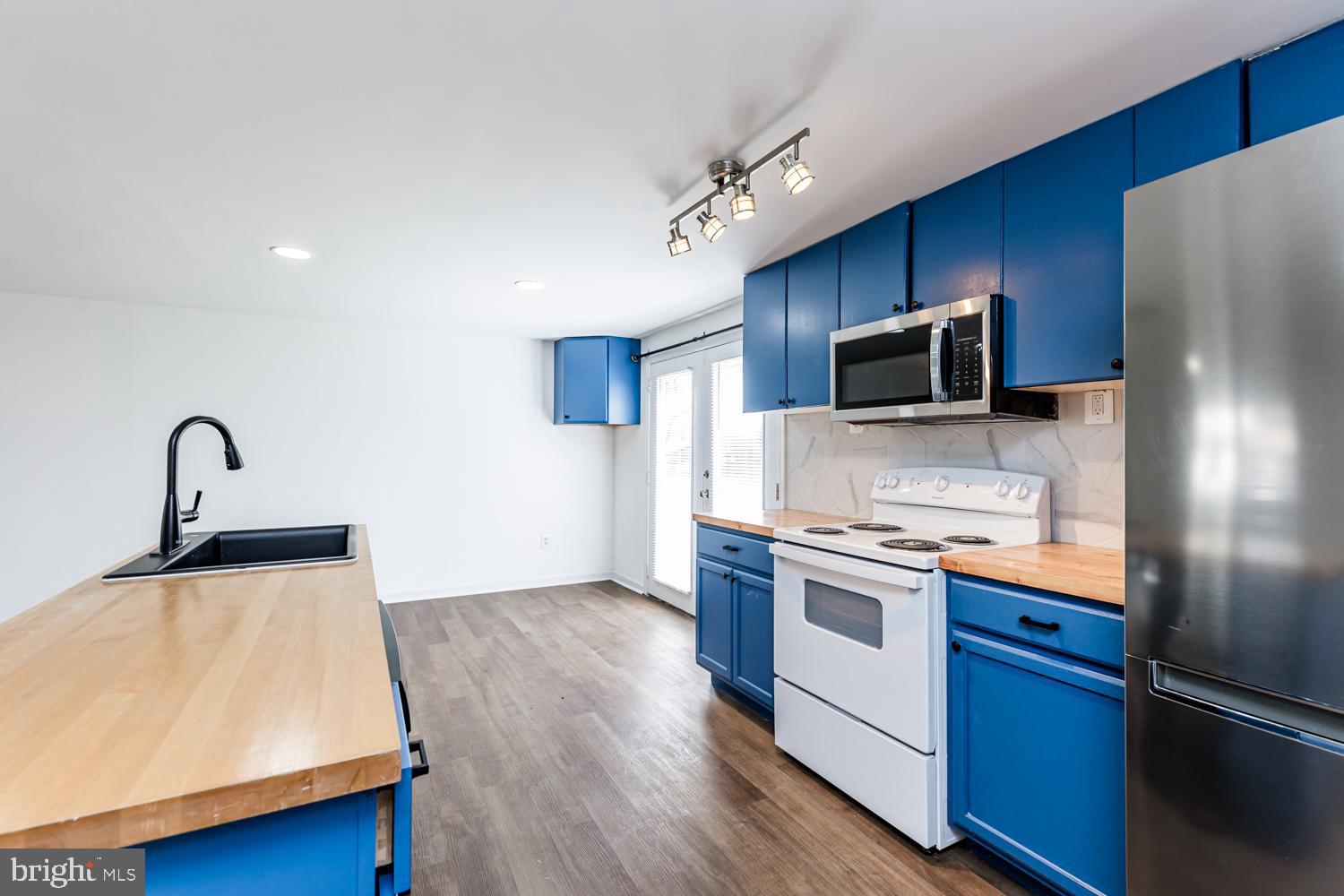 HICKORY RIDGE - Residential Lease