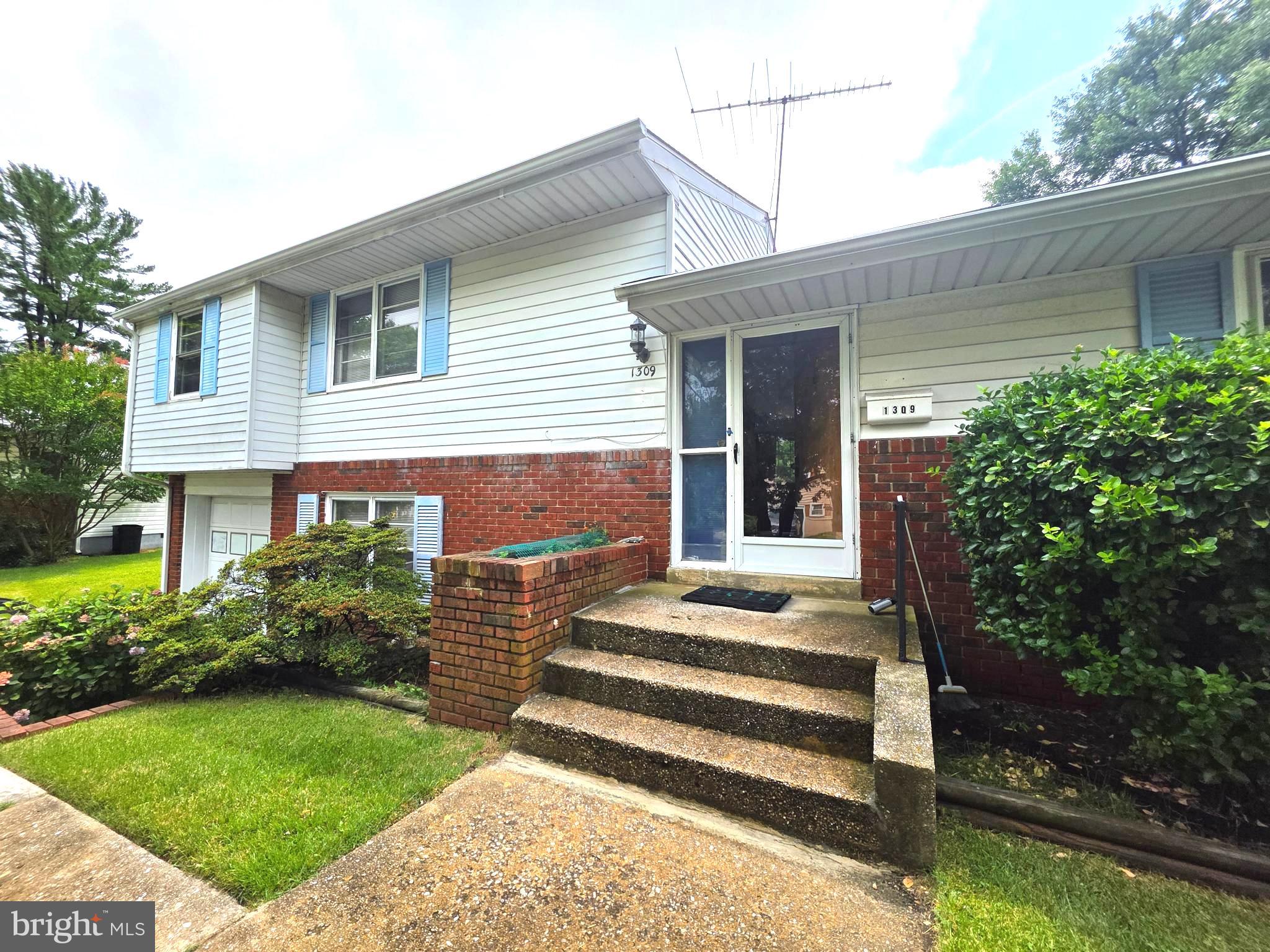 1309 BURLEIGH ROAD