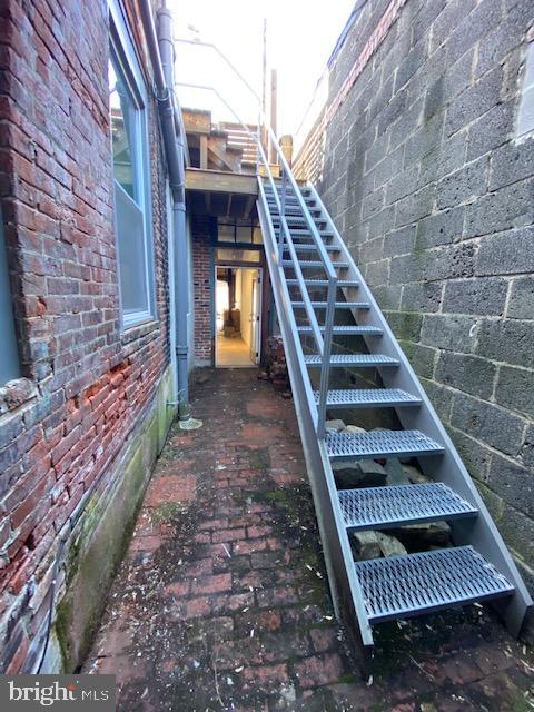EAST KENSINGTON - Commercial Lease