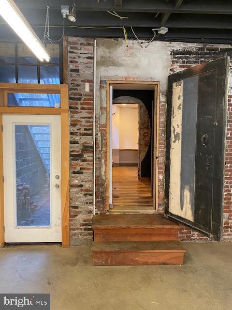 EAST KENSINGTON - Commercial Lease