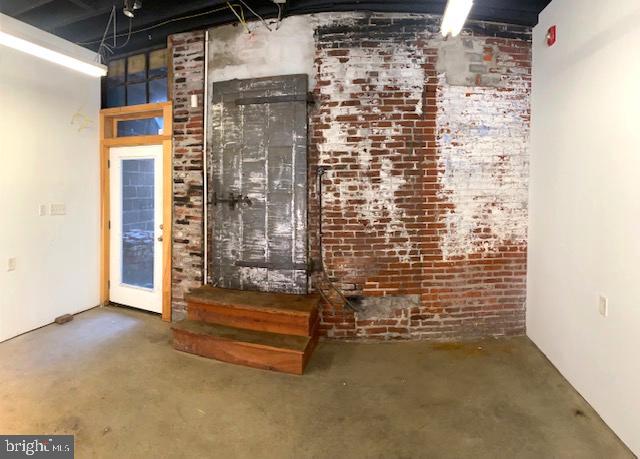 EAST KENSINGTON - Commercial Lease