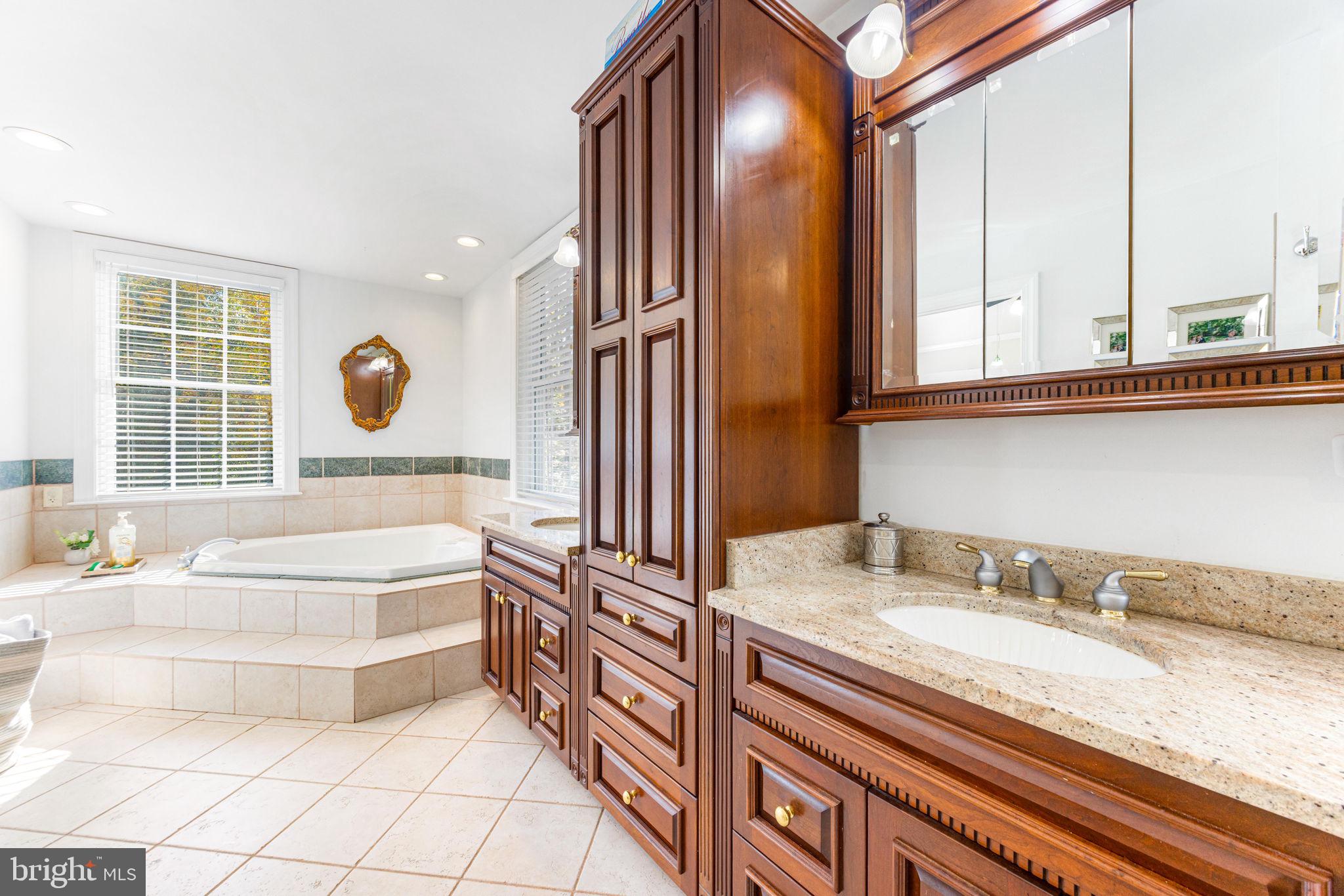 RIVER DOWNS - Residential