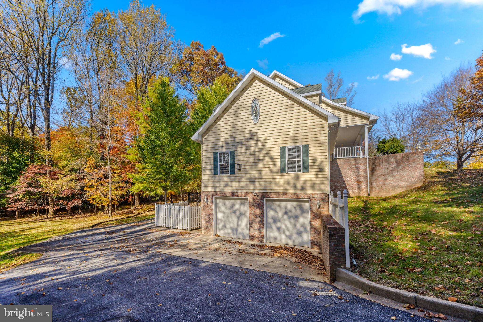 RIVER DOWNS - Residential