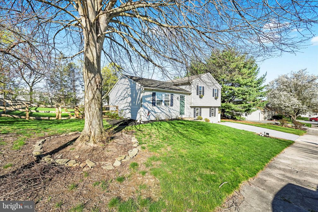 Photo of 240 Birchwood Lane, LITITZ, PA 17543 (MLS # PALA2086020)