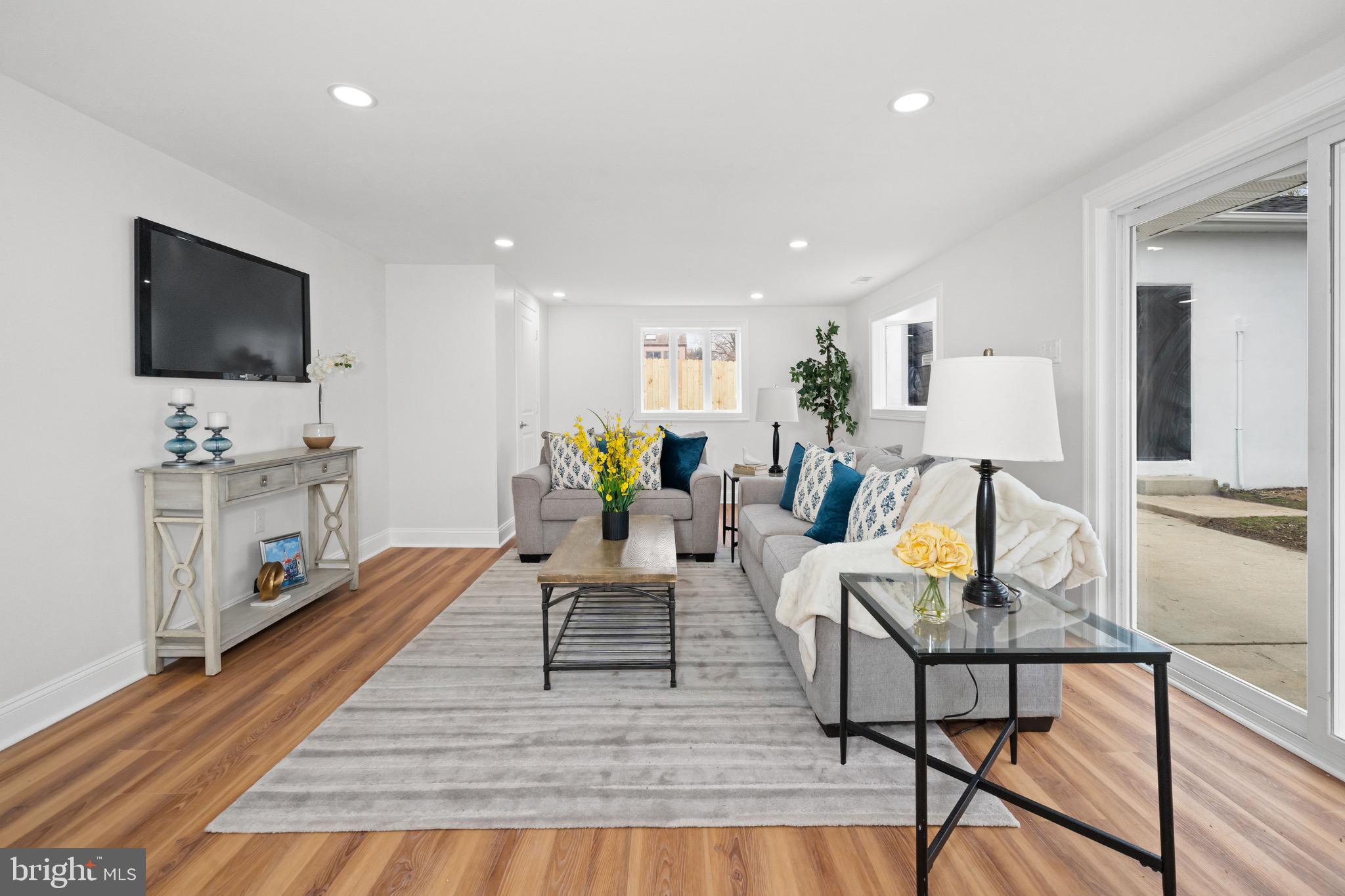 WHITEHALL - Residential