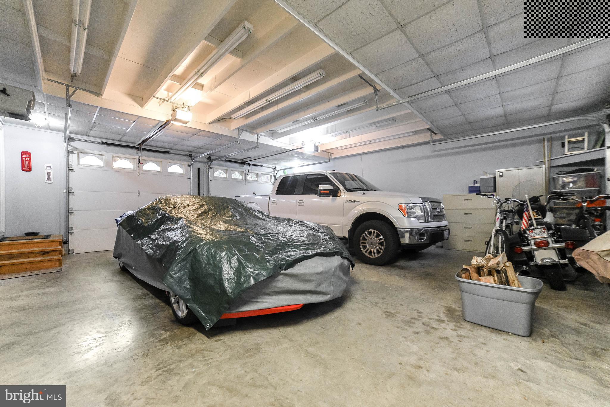 COUNTRY LAKES - Residential