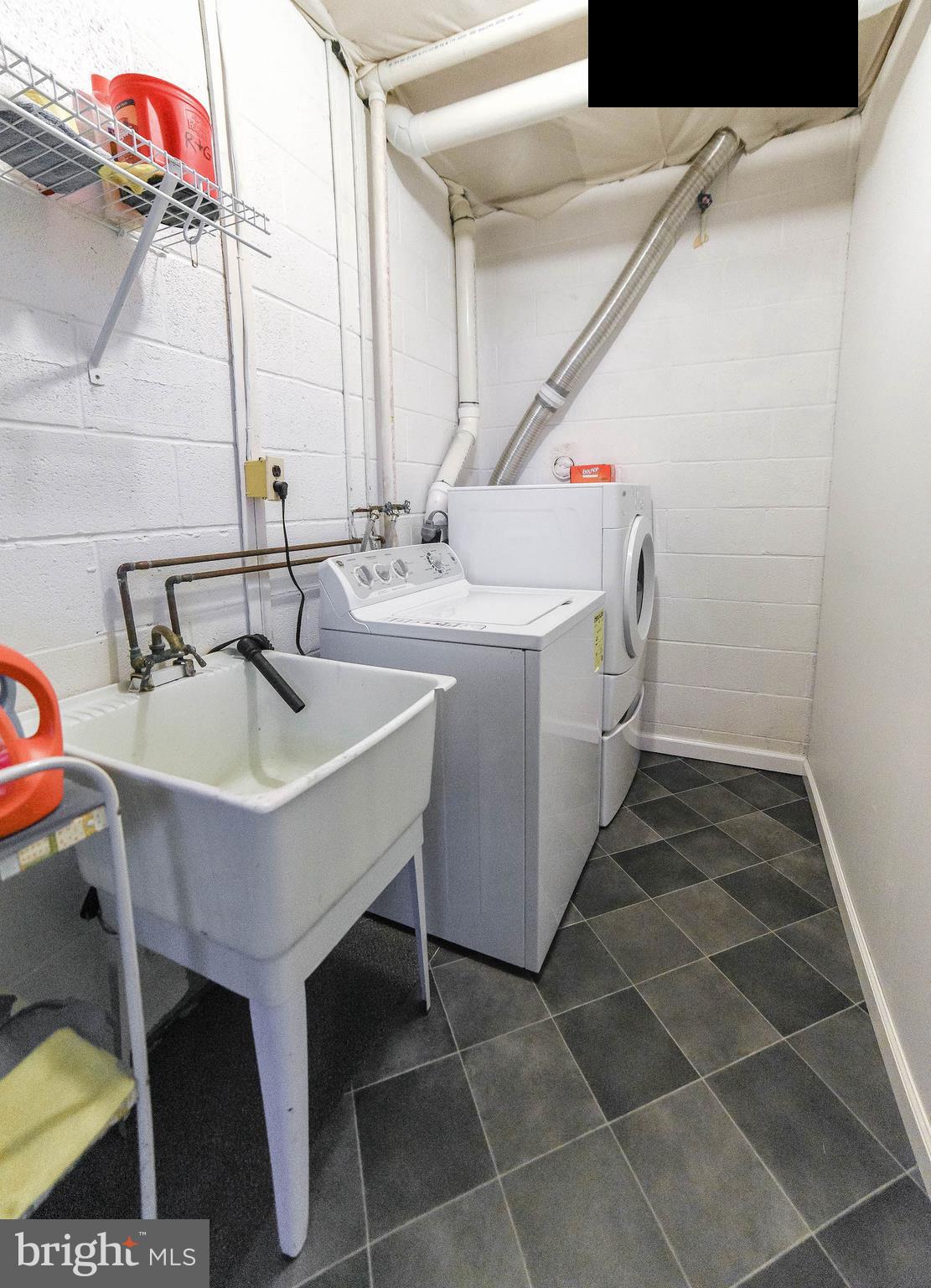 COUNTRY LAKES - Residential