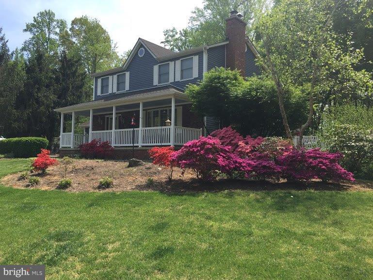 COUNTRY LAKES - Residential